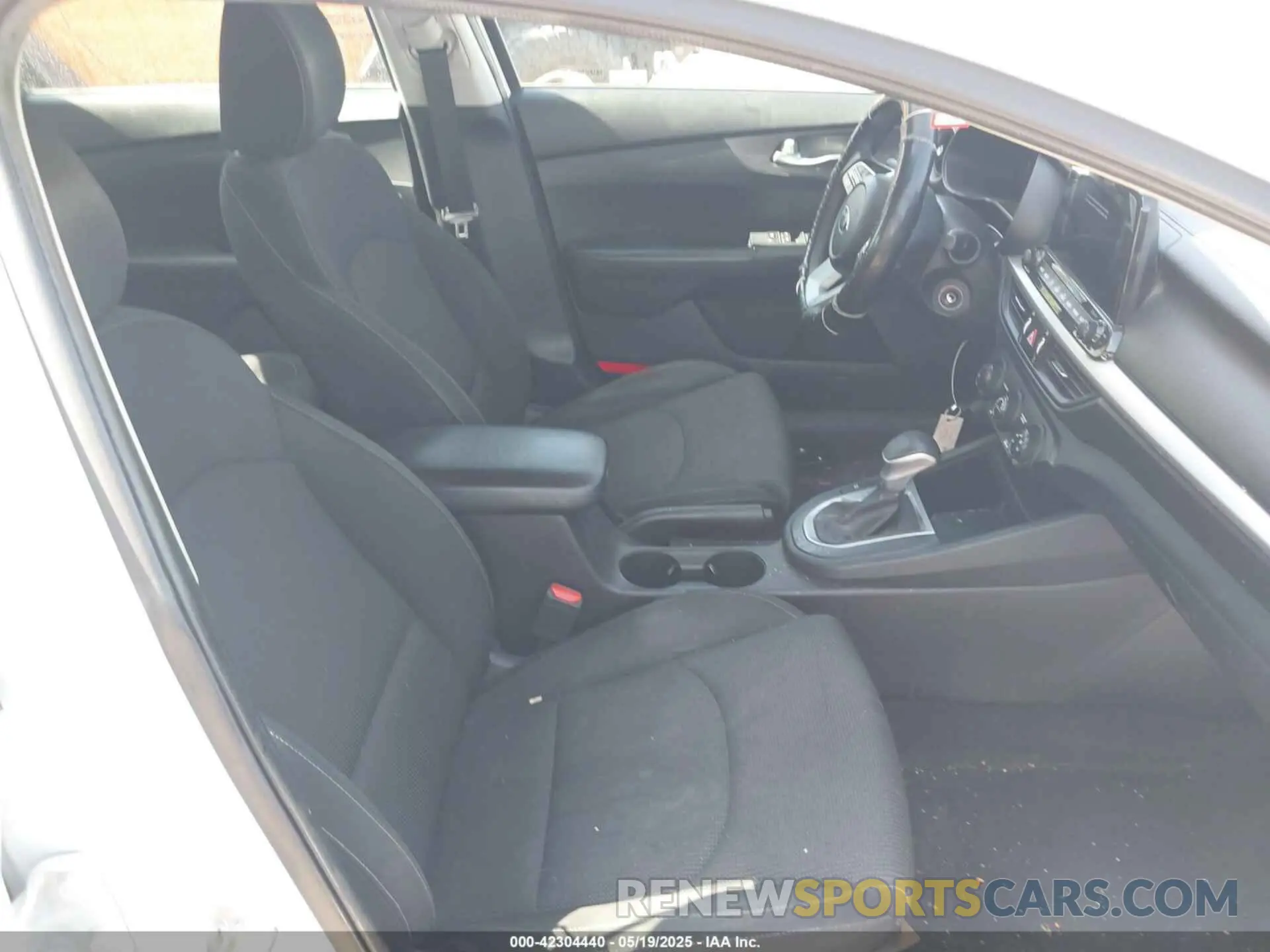 5 Photograph of a damaged car 3KPF24AD3ME305423 KIA FORTE 2021