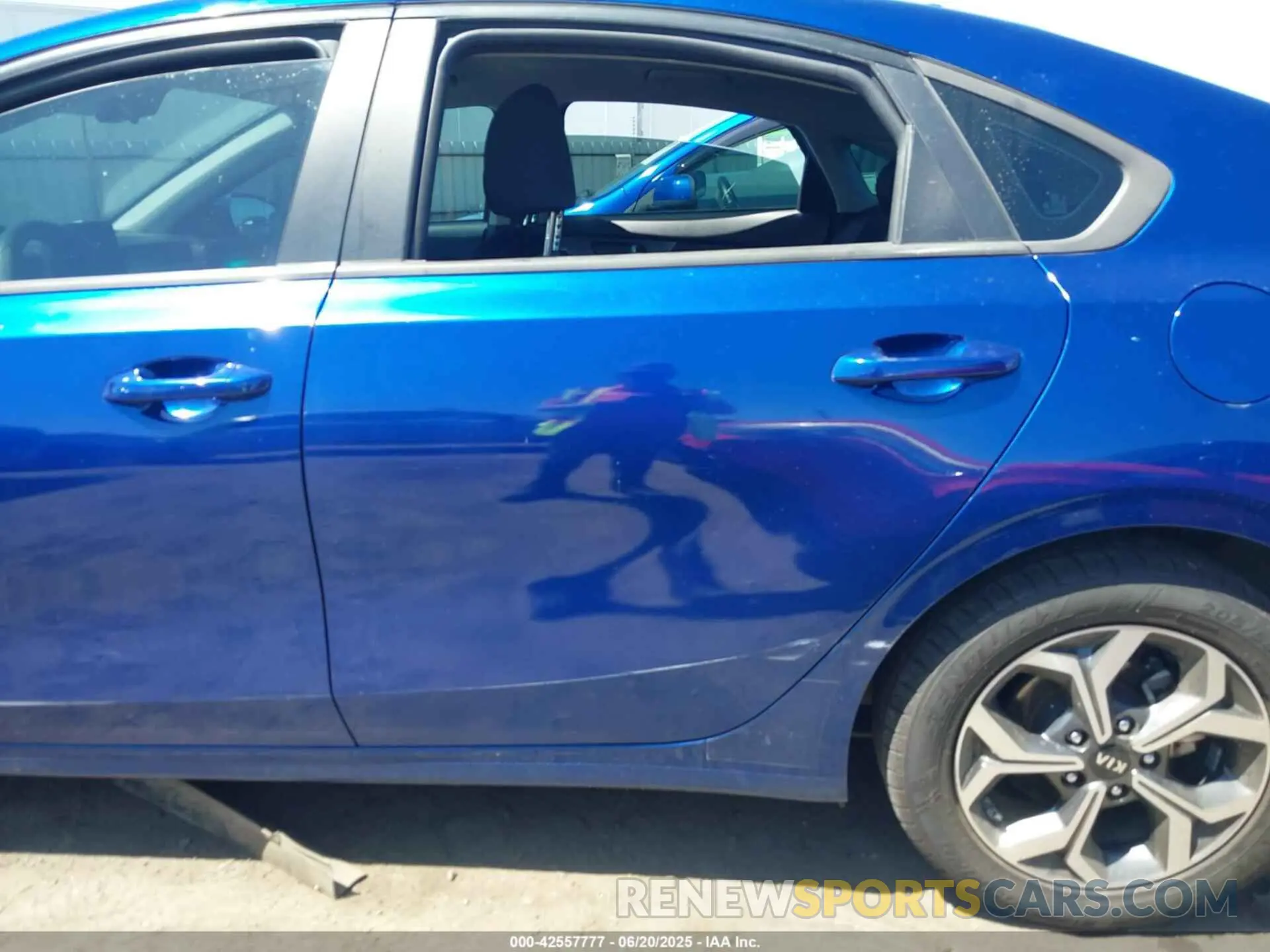 17 Photograph of a damaged car 3KPF24AD3ME309018 KIA FORTE 2021