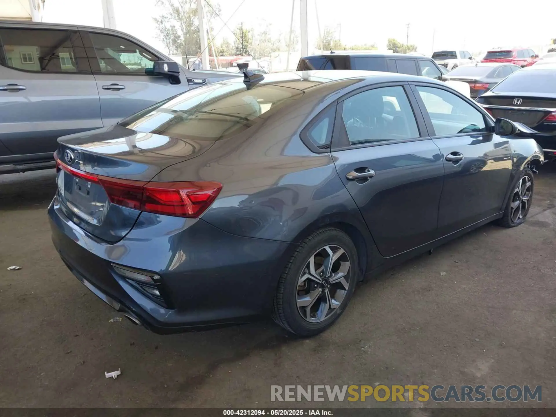 4 Фотография поврежденного автомобиля 3KPF24AD3ME316518 KIA FORTE 2021