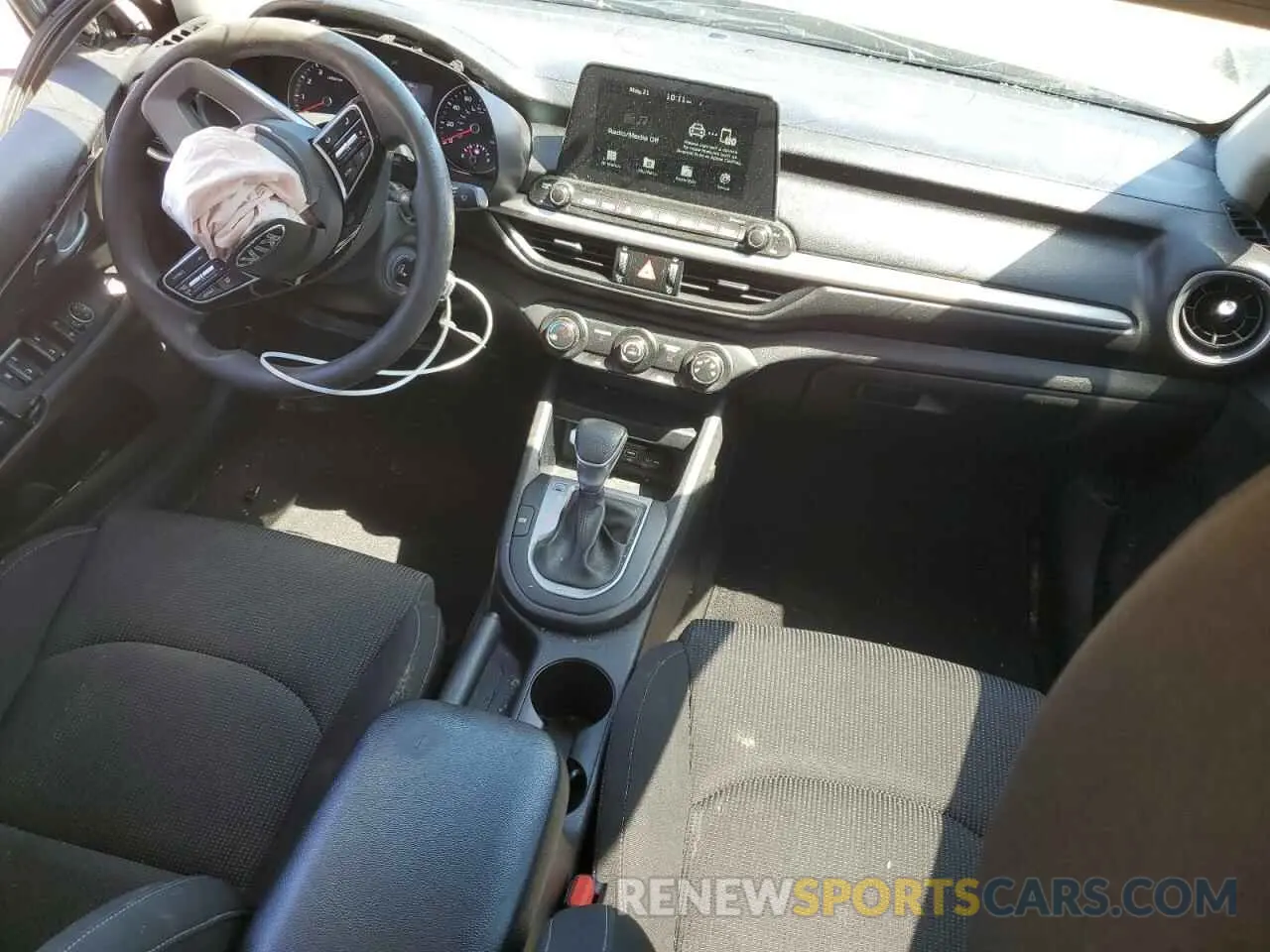 8 Фотография поврежденного автомобиля 3KPF24AD3ME339992 KIA FORTE 2021