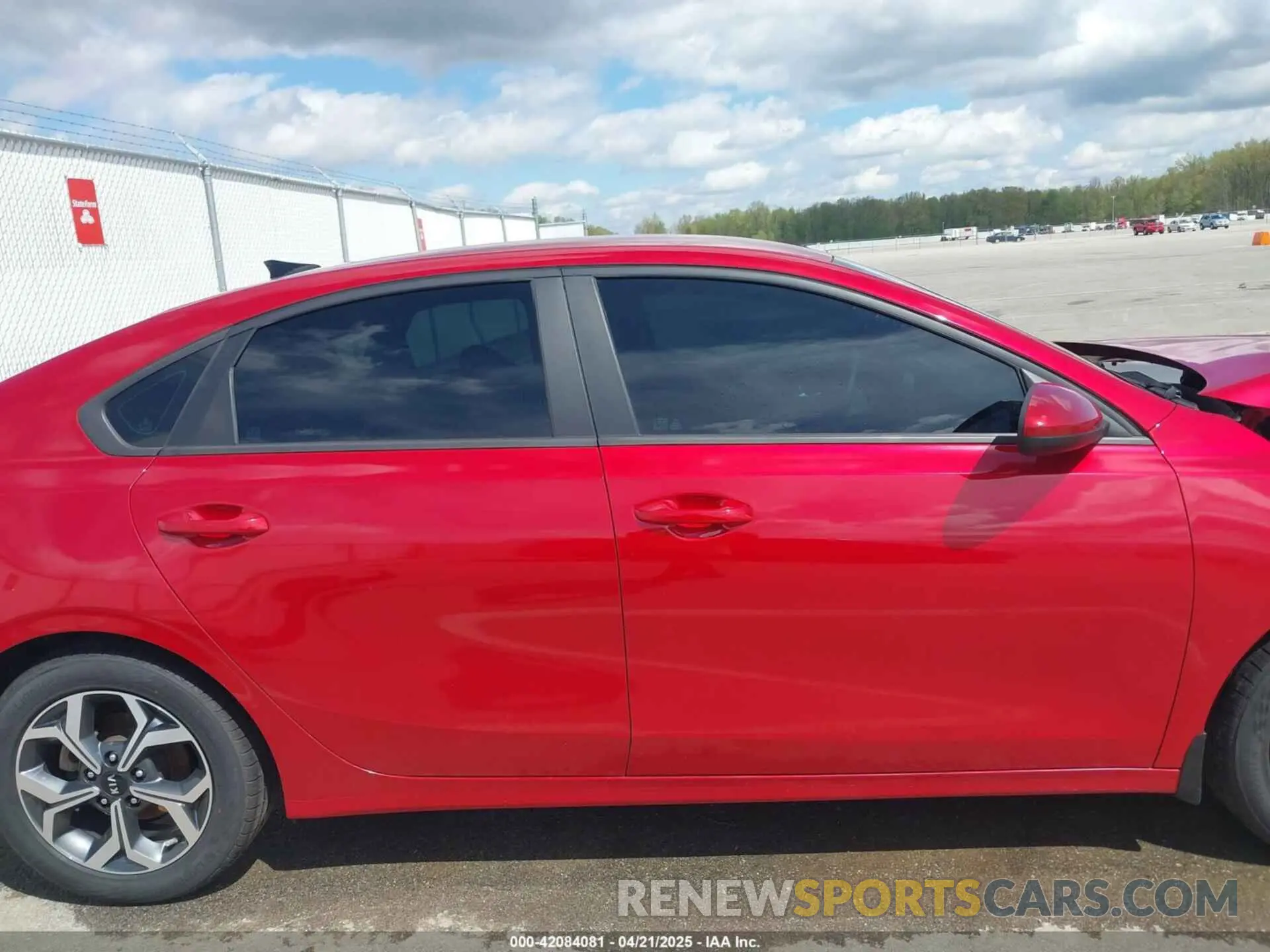 14 Photograph of a damaged car 3KPF24AD4ME288907 KIA FORTE 2021