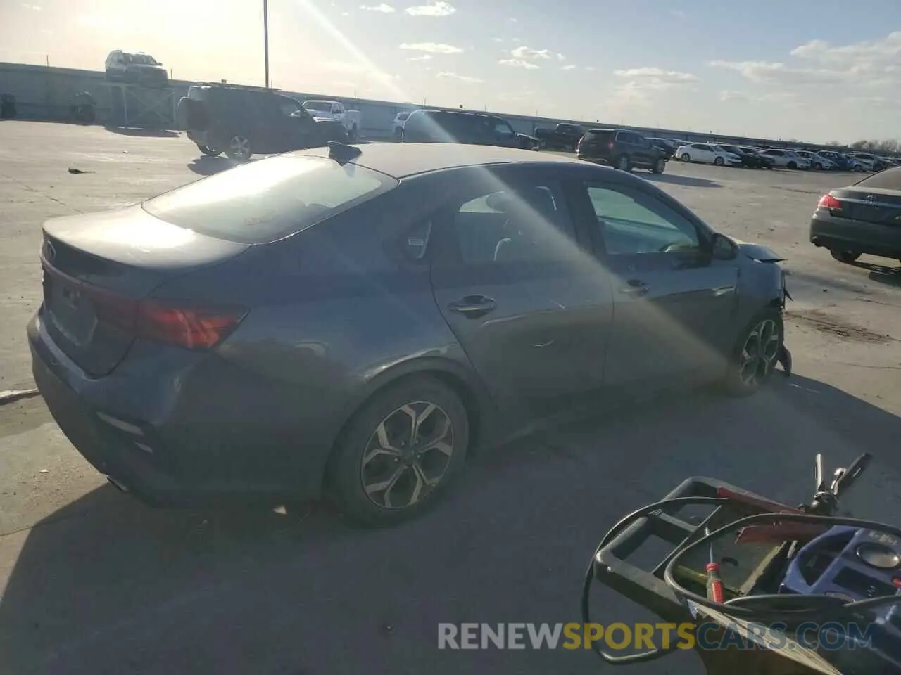 3 Фотография поврежденного автомобиля 3KPF24AD4ME307259 KIA FORTE 2021