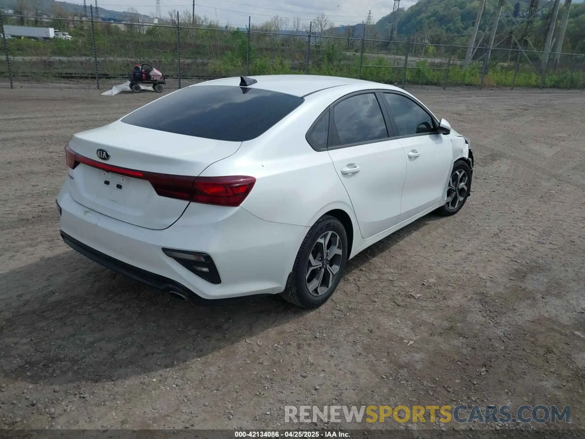 4 Photograph of a damaged car 3KPF24AD4ME313658 KIA FORTE 2021