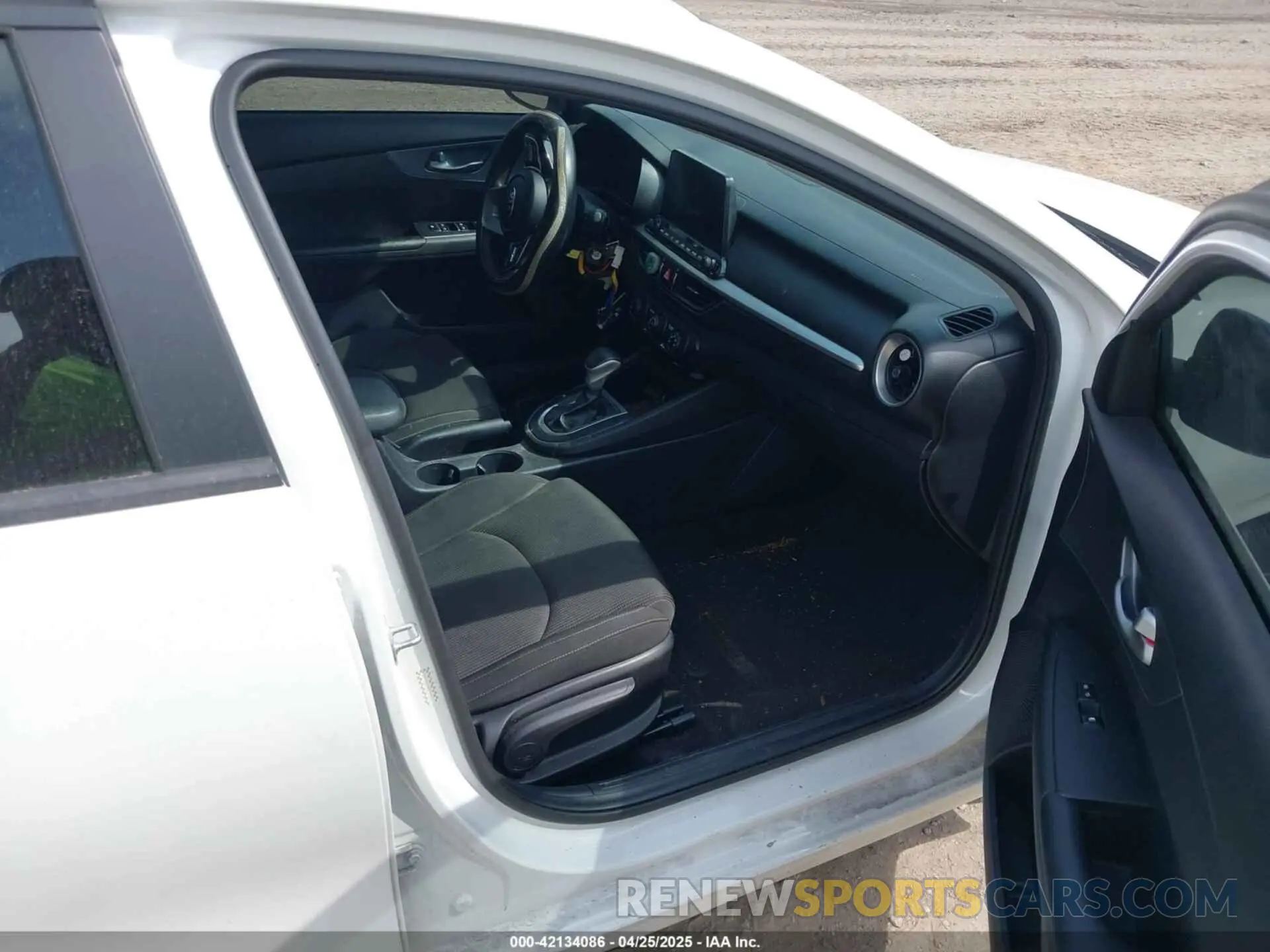 5 Photograph of a damaged car 3KPF24AD4ME313658 KIA FORTE 2021