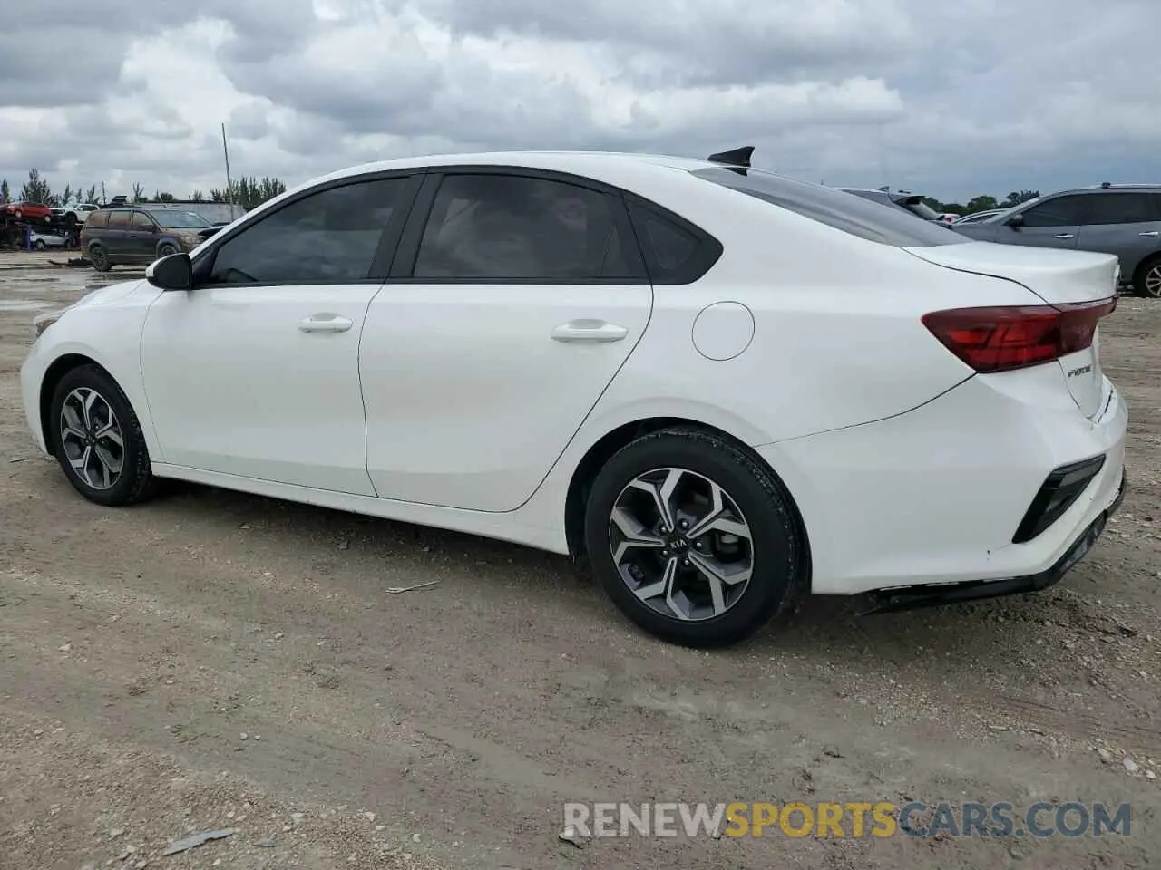 2 Фотография поврежденного автомобиля 3KPF24AD4ME315538 KIA FORTE 2021