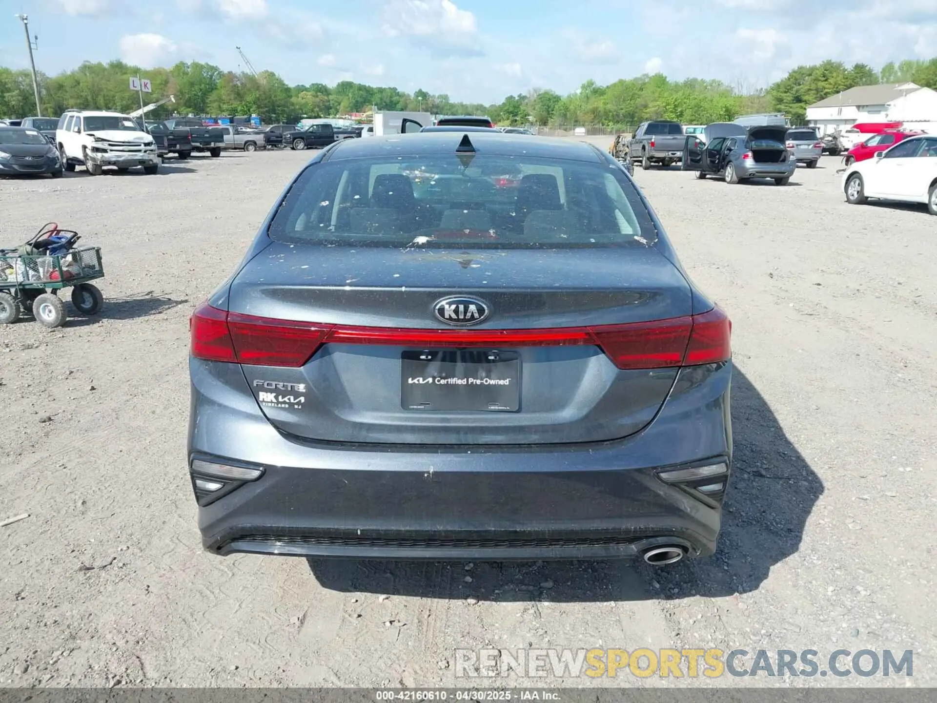 17 Photograph of a damaged car 3KPF24AD4ME326202 KIA FORTE 2021