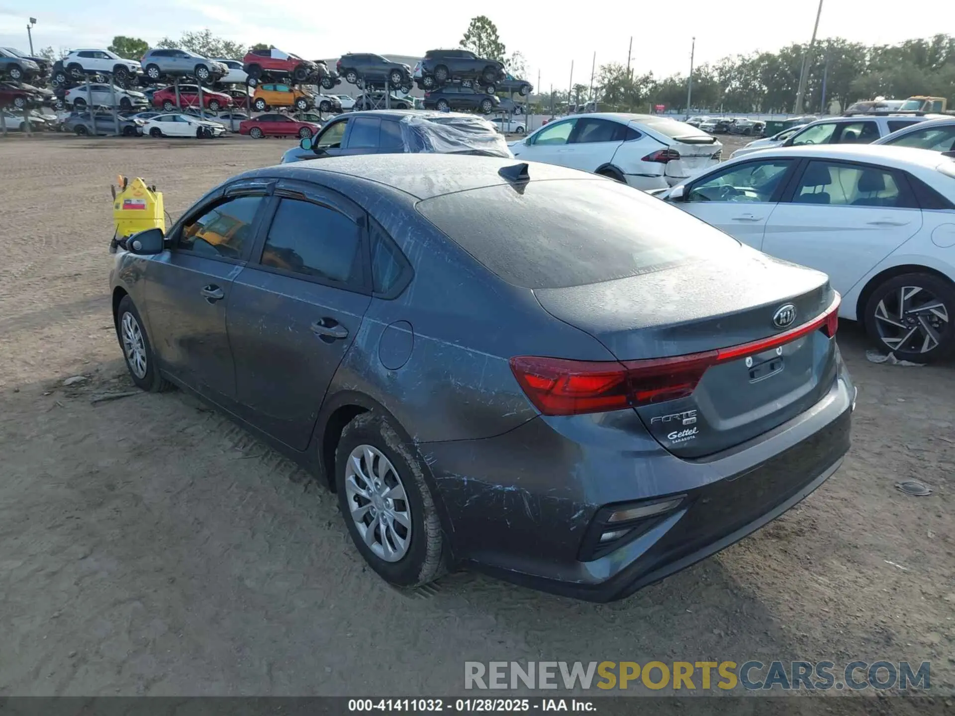 3 Фотография поврежденного автомобиля 3KPF24AD4ME379630 KIA FORTE 2021