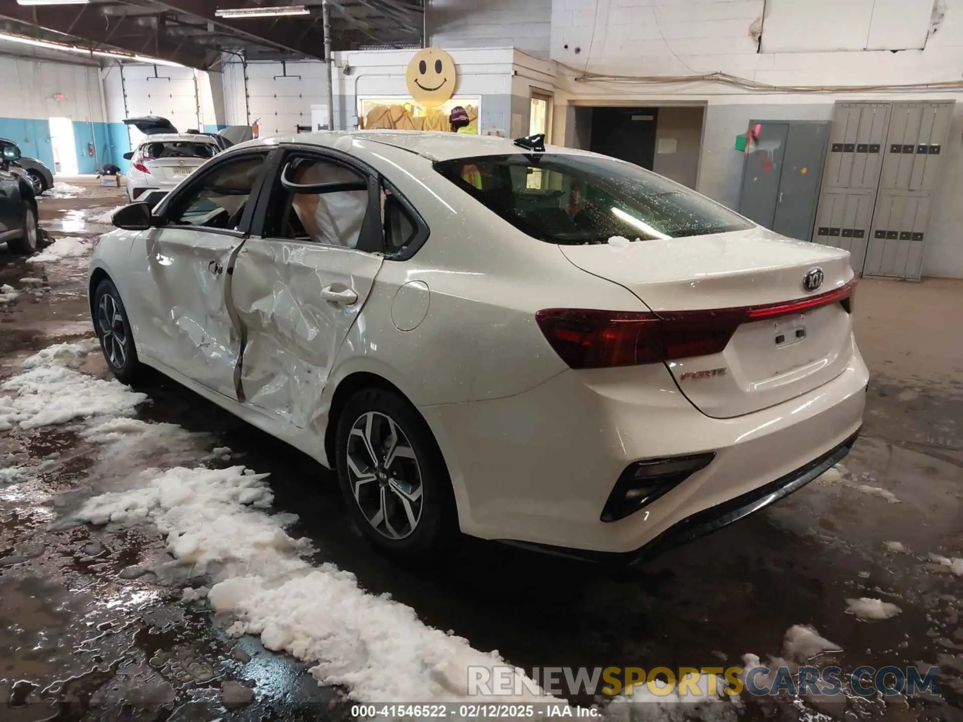 3 Фотография поврежденного автомобиля 3KPF24AD5ME268116 KIA FORTE 2021