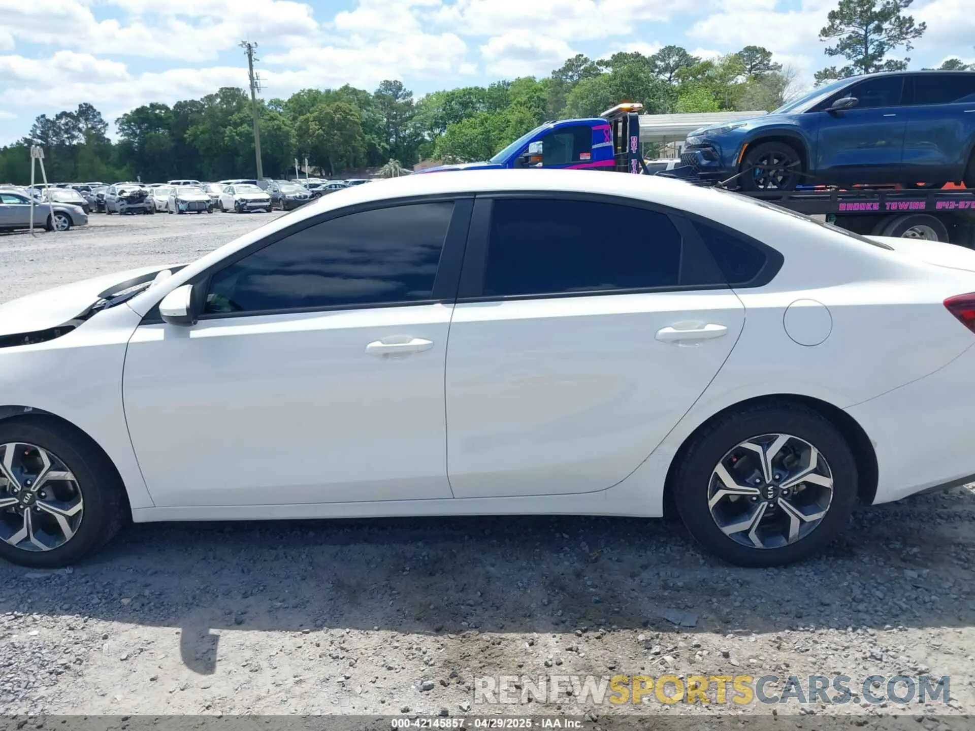 14 Photograph of a damaged car 3KPF24AD5ME268150 KIA FORTE 2021