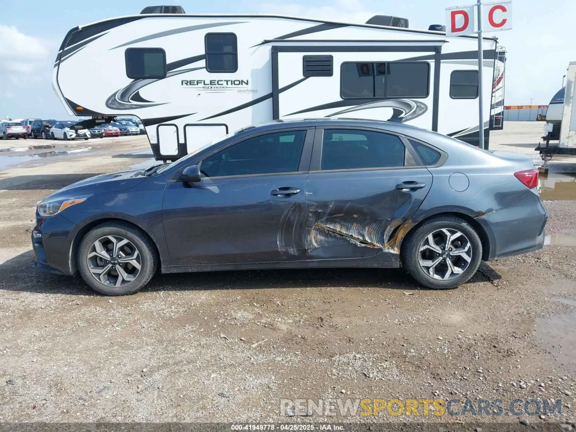 14 Photograph of a damaged car 3KPF24AD5ME305486 KIA FORTE 2021