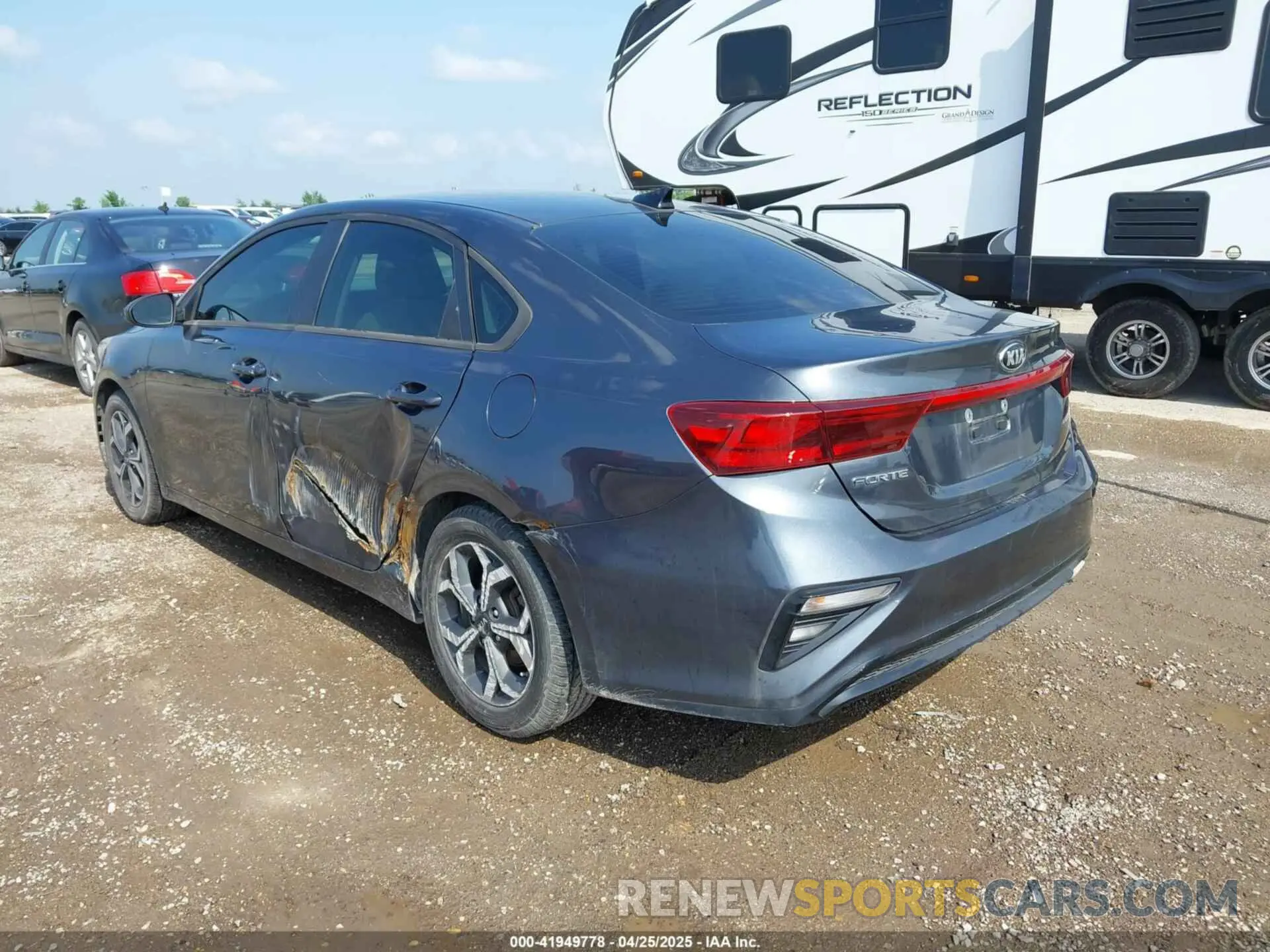 3 Photograph of a damaged car 3KPF24AD5ME305486 KIA FORTE 2021