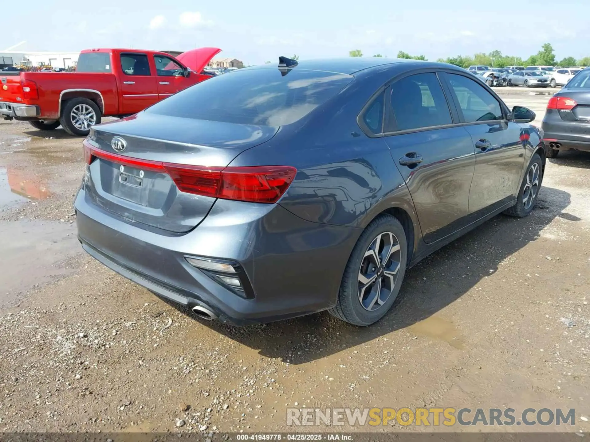 4 Photograph of a damaged car 3KPF24AD5ME305486 KIA FORTE 2021
