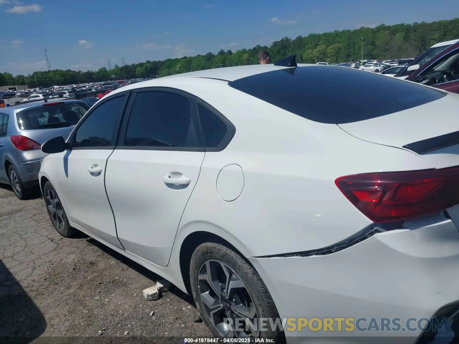 13 Photograph of a damaged car 3KPF24AD5ME335197 KIA FORTE 2021