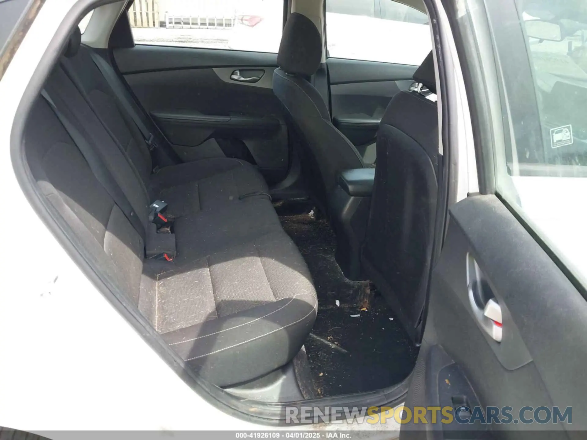 8 Фотография поврежденного автомобиля 3KPF24AD5ME335331 KIA FORTE 2021