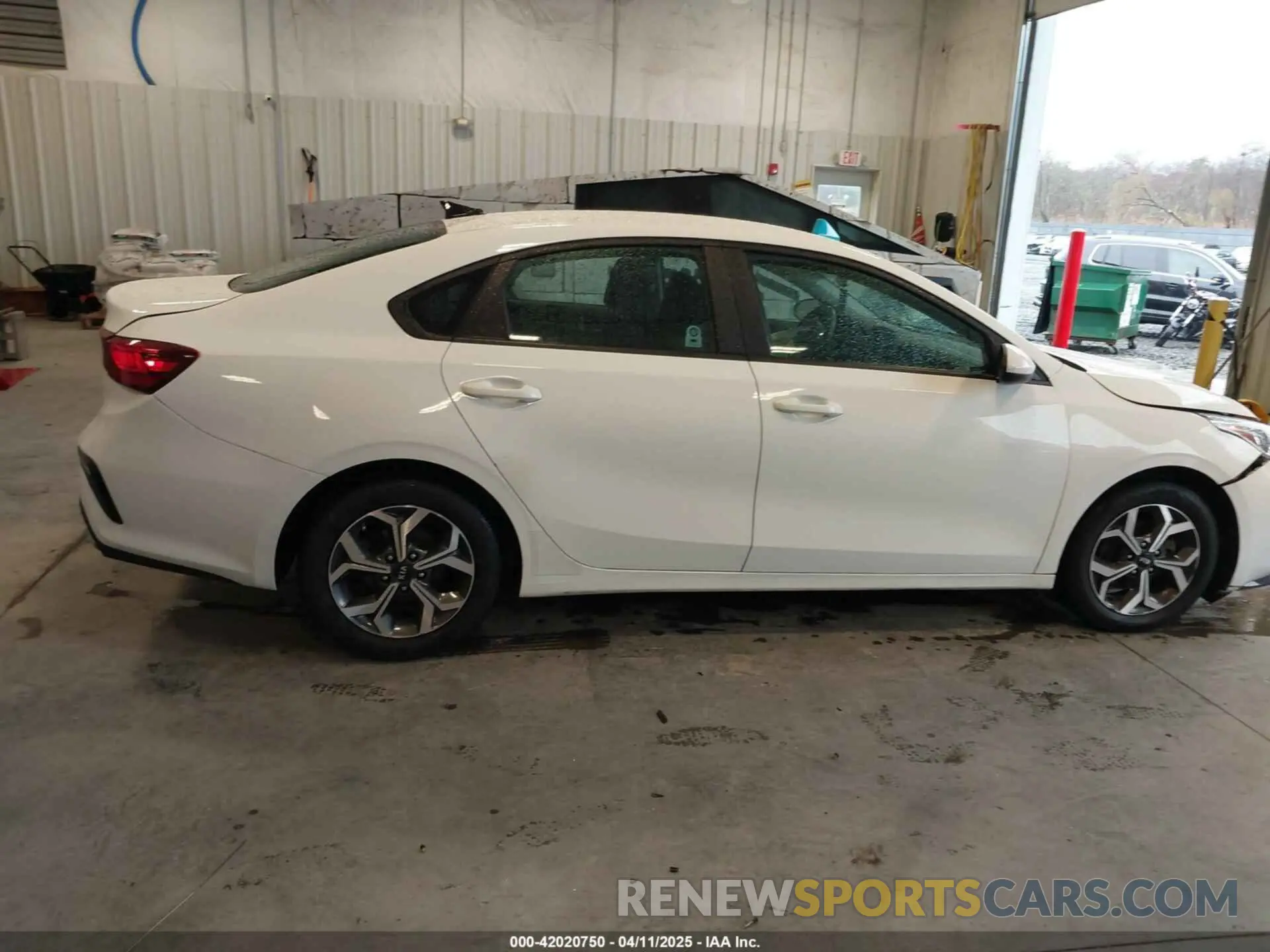 13 Photograph of a damaged car 3KPF24AD5ME340898 KIA FORTE 2021