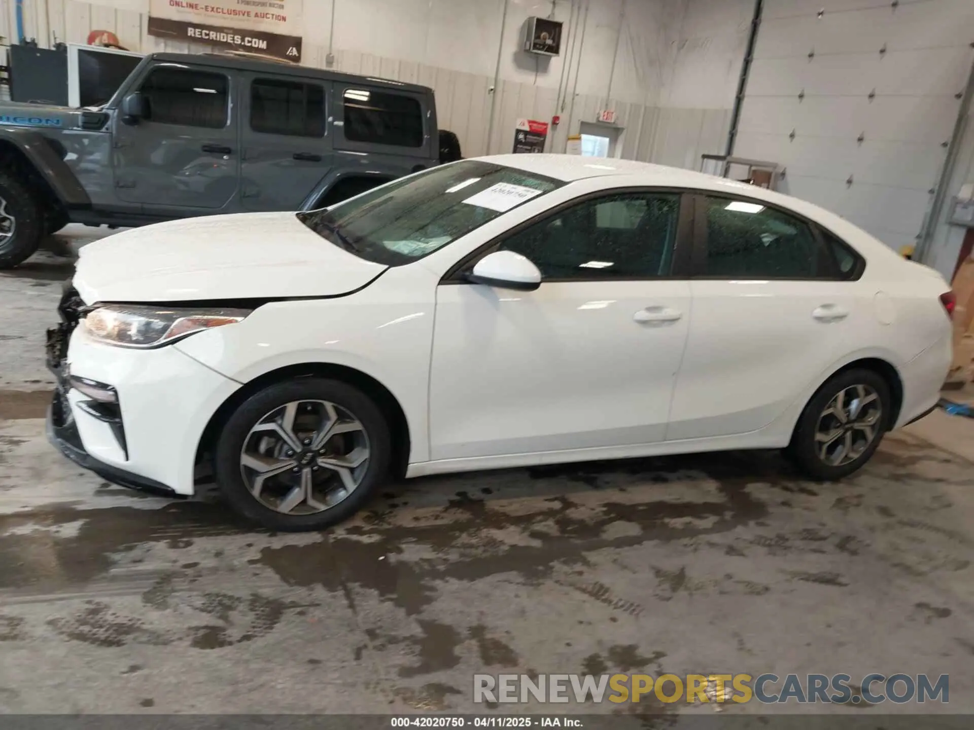 14 Photograph of a damaged car 3KPF24AD5ME340898 KIA FORTE 2021