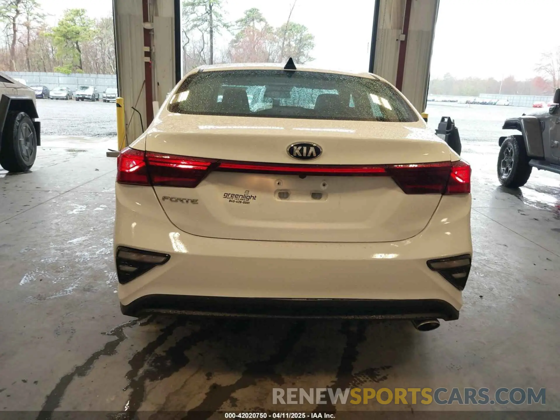 16 Photograph of a damaged car 3KPF24AD5ME340898 KIA FORTE 2021