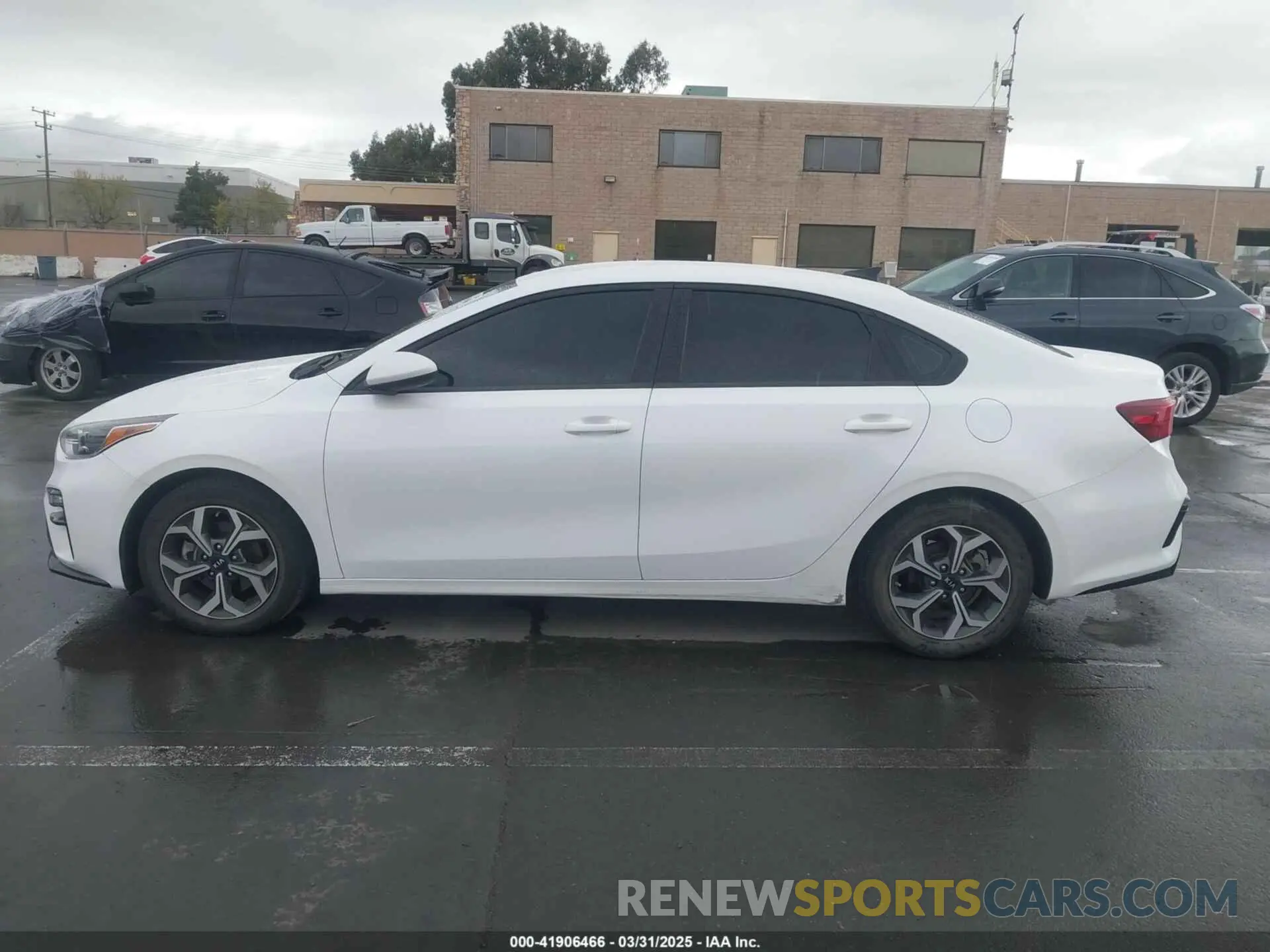 14 Photograph of a damaged car 3KPF24AD5ME369463 KIA FORTE 2021
