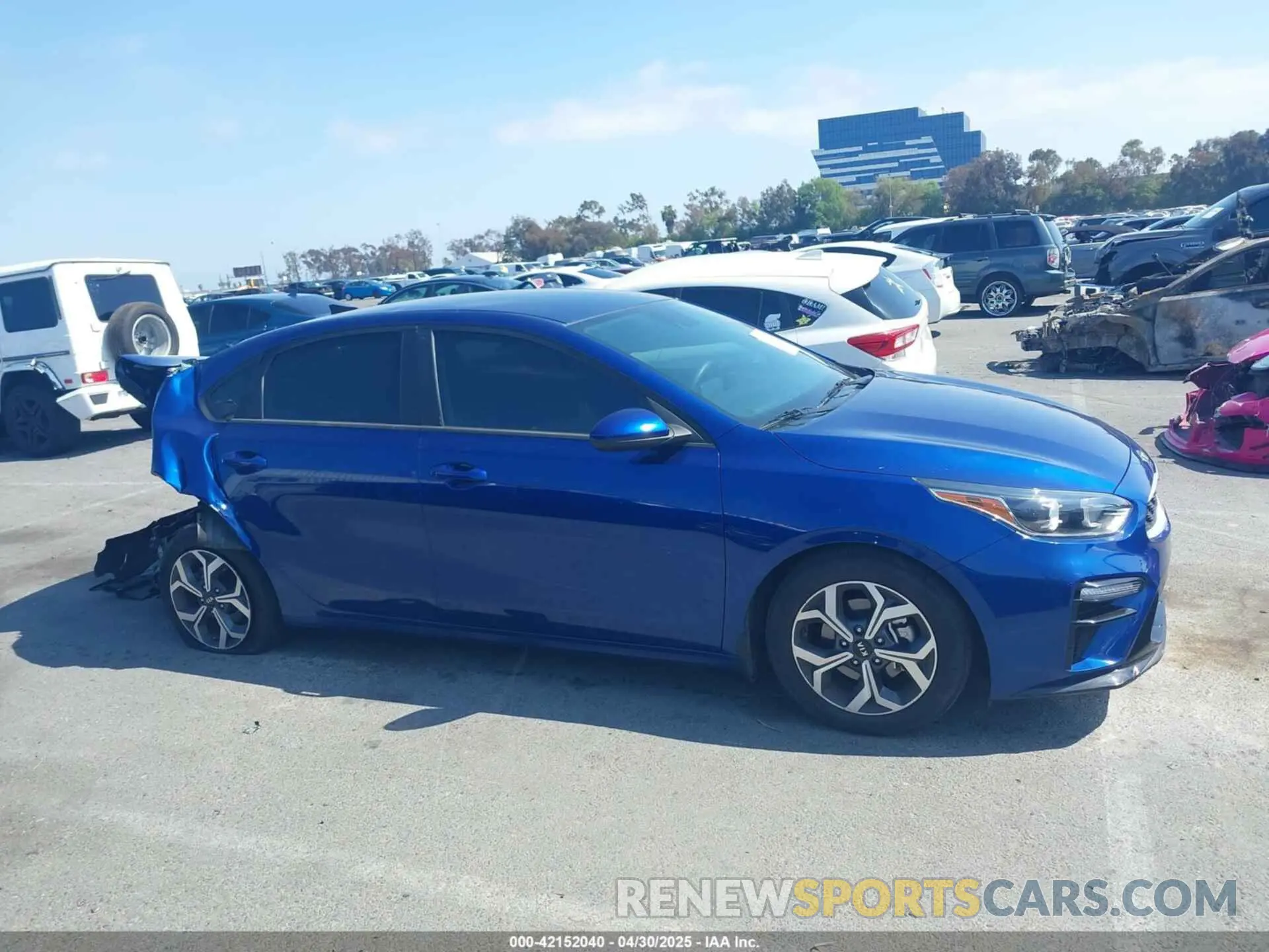 12 Photograph of a damaged car 3KPF24AD5ME375294 KIA FORTE 2021