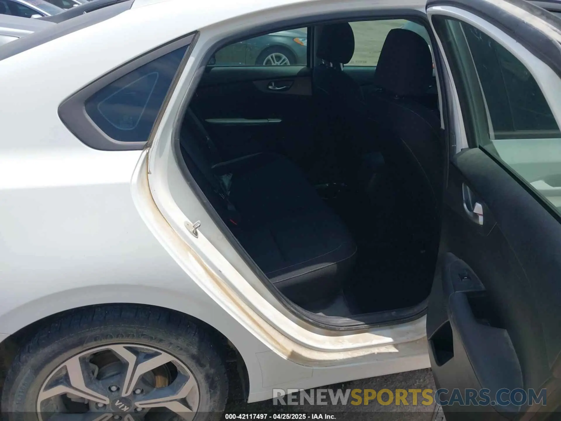 8 Photograph of a damaged car 3KPF24AD5ME378373 KIA FORTE 2021