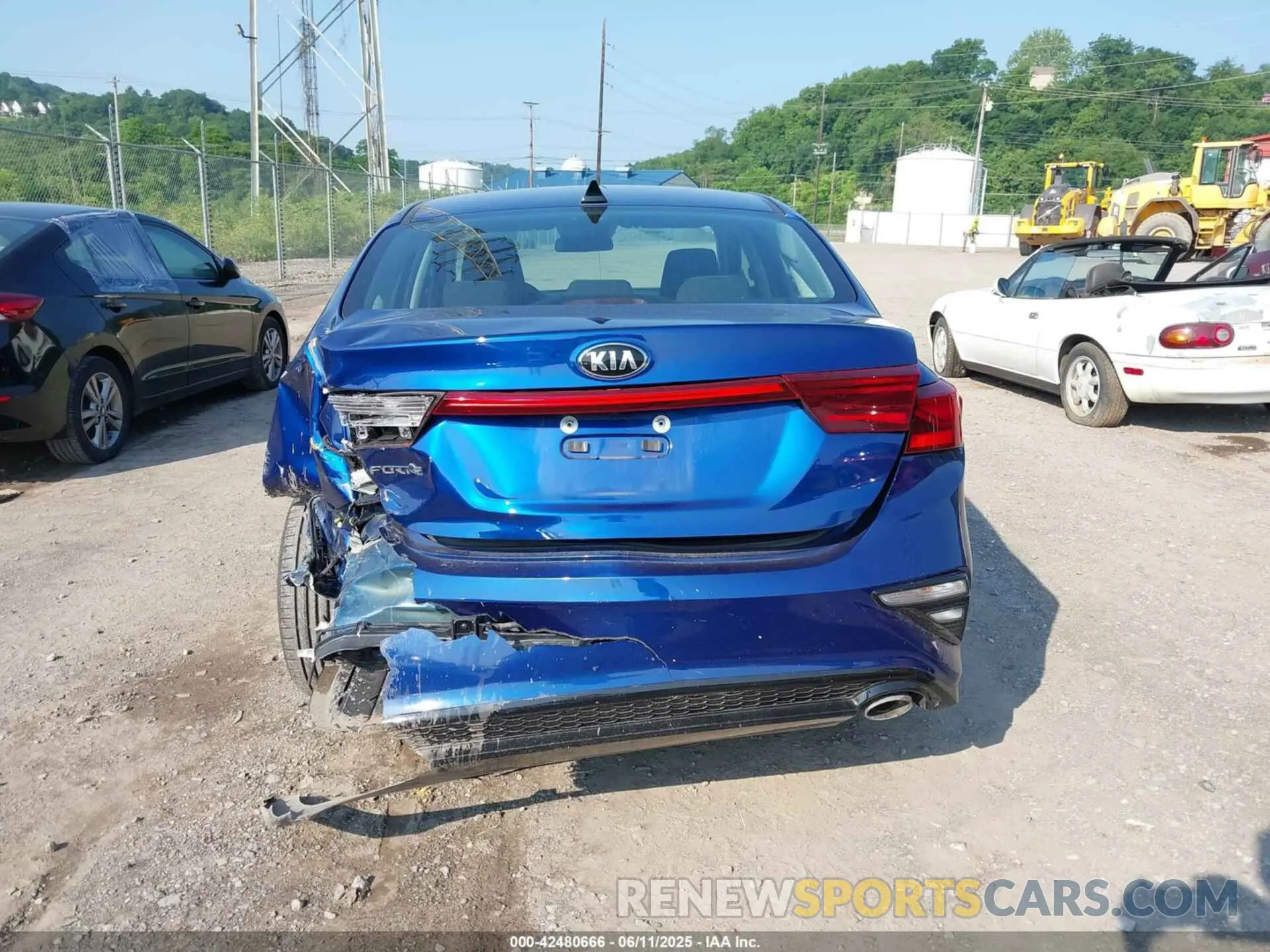 17 Photograph of a damaged car 3KPF24AD6ME286818 KIA FORTE 2021