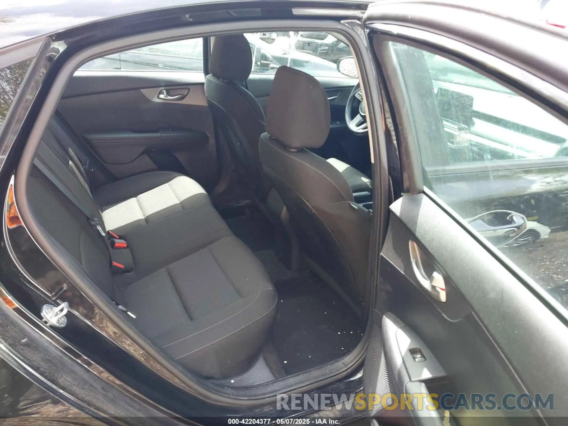 8 Photograph of a damaged car 3KPF24AD6ME307117 KIA FORTE 2021