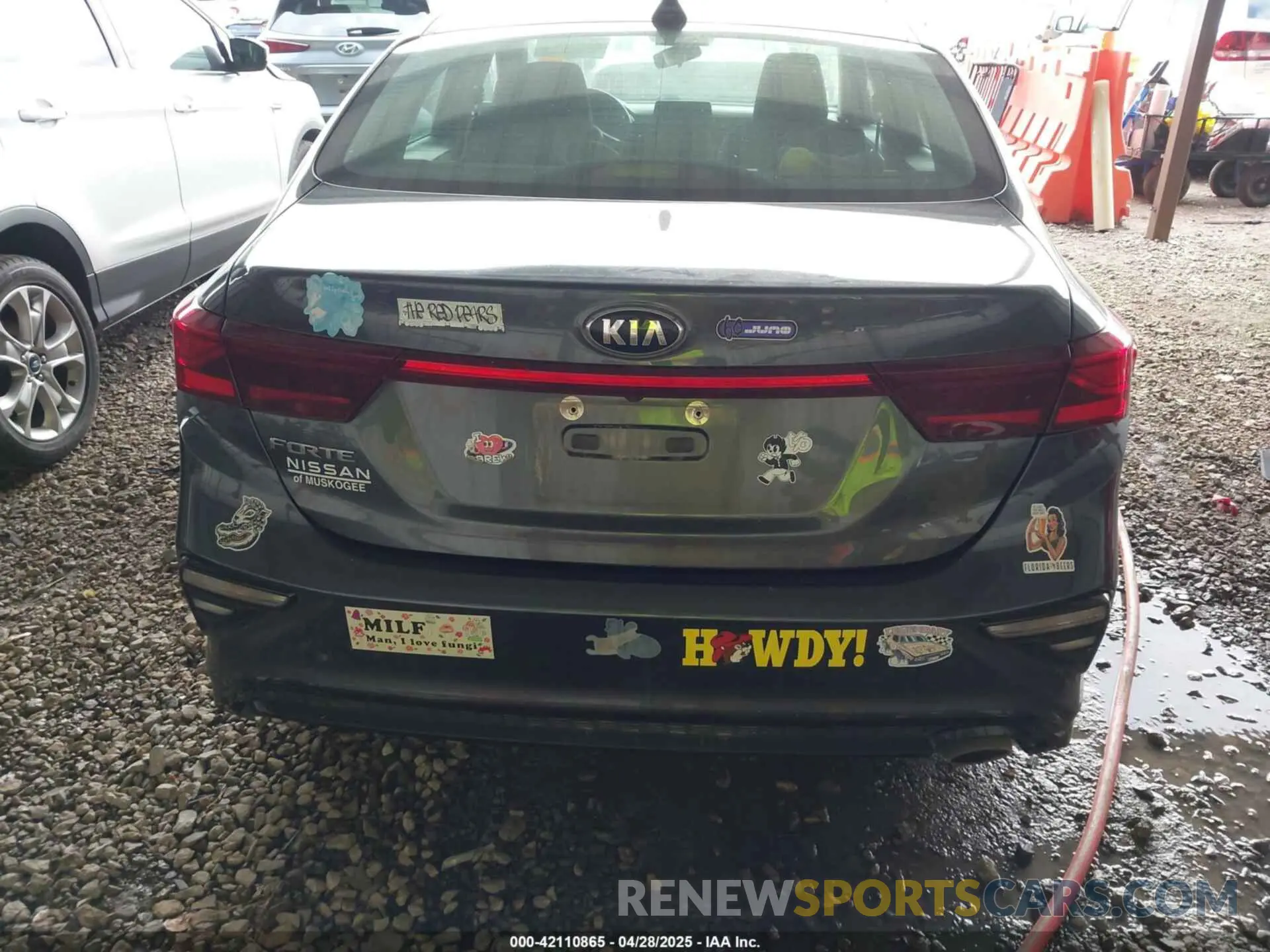 17 Photograph of a damaged car 3KPF24AD6ME323317 KIA FORTE 2021