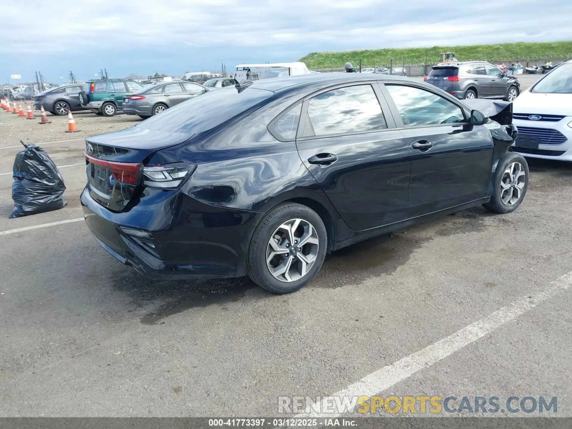 4 Фотография поврежденного автомобиля 3KPF24AD6ME377751 KIA FORTE 2021