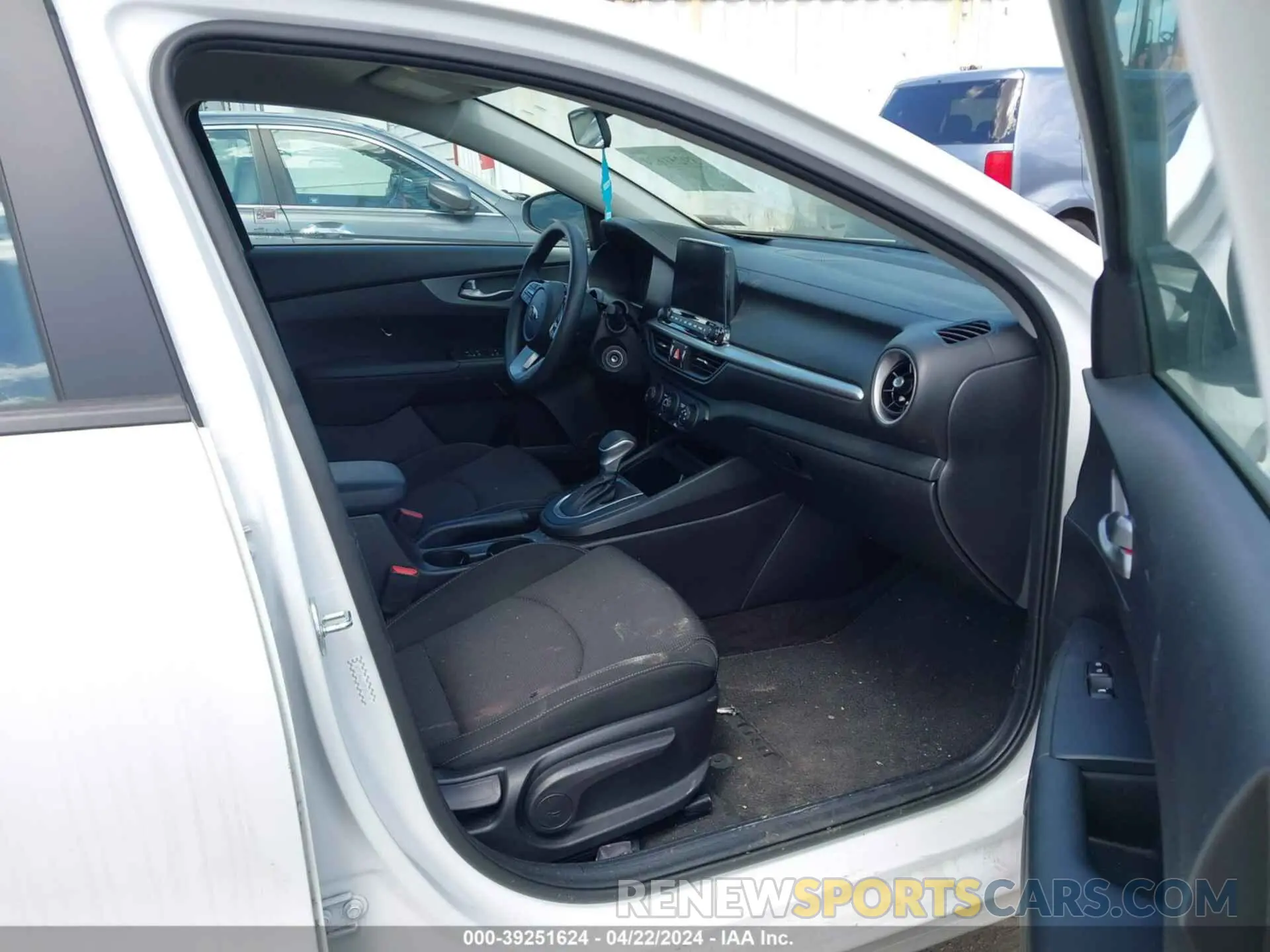 5 Фотография поврежденного автомобиля 3KPF24AD6ME386370 KIA FORTE 2021