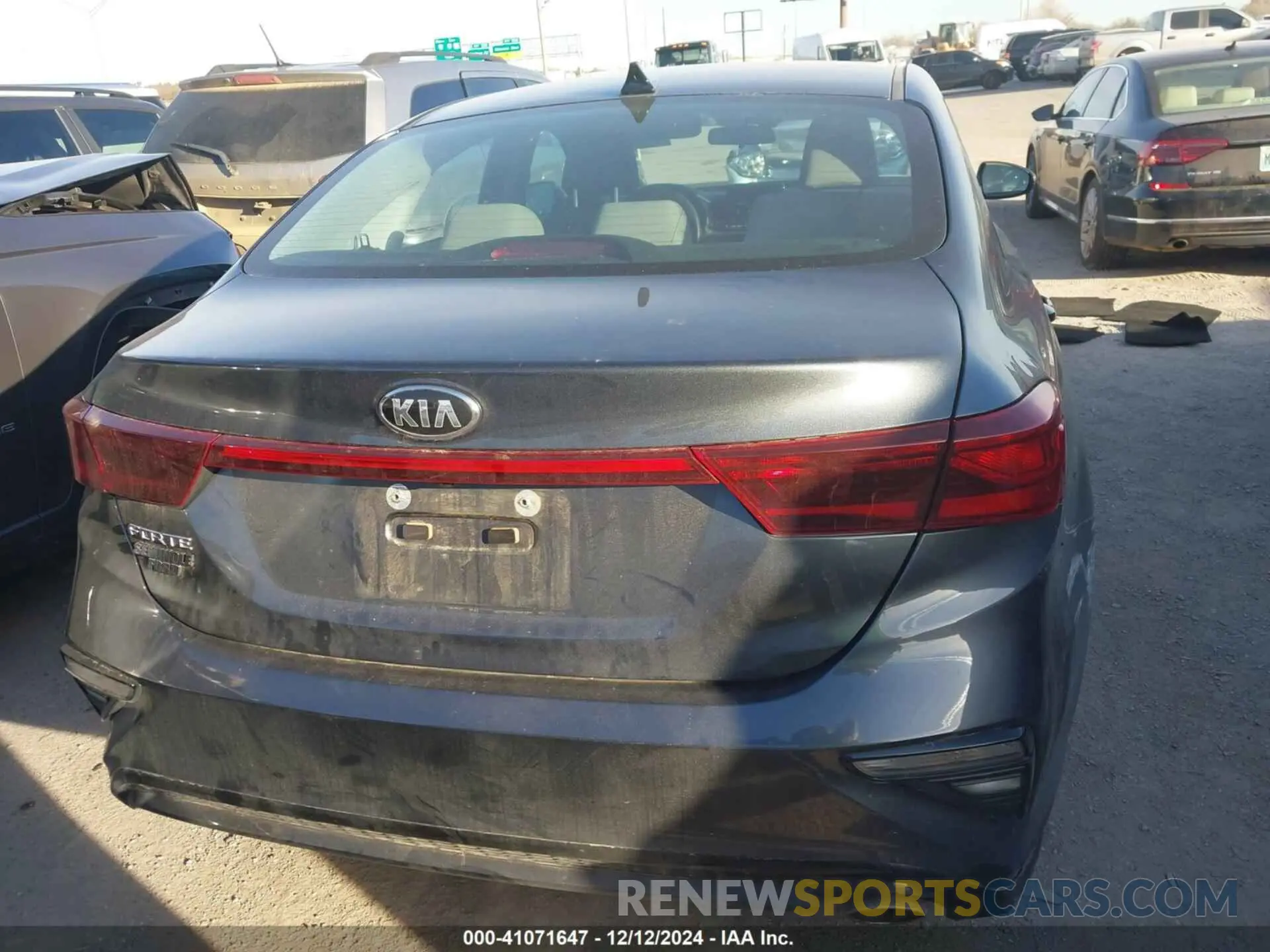 17 Photograph of a damaged car 3KPF24AD6ME396221 KIA FORTE 2021