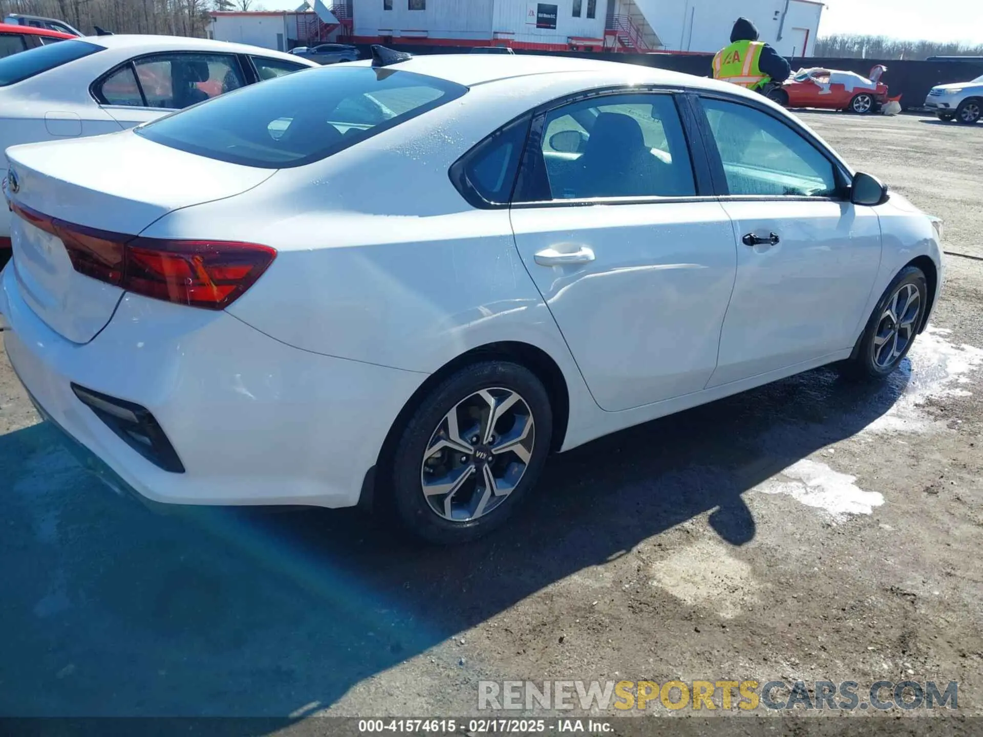 4 Фотография поврежденного автомобиля 3KPF24AD6ME403877 KIA FORTE 2021