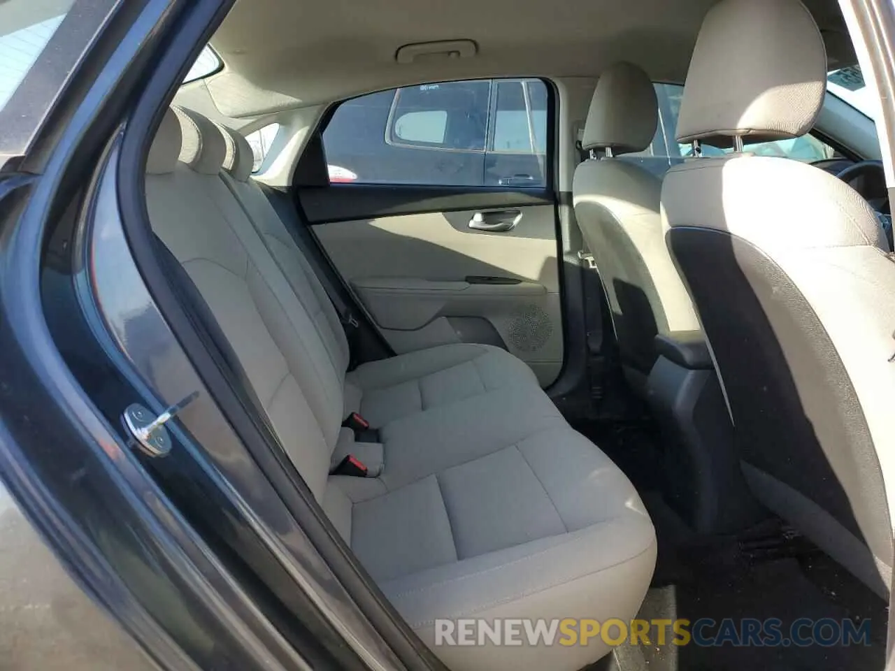 10 Фотография поврежденного автомобиля 3KPF24AD7ME267873 KIA FORTE 2021