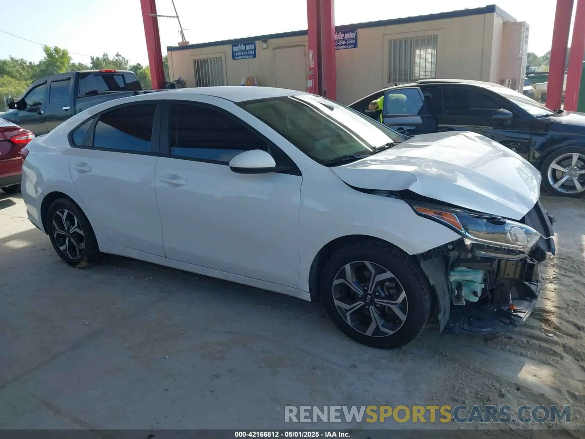 14 Photograph of a damaged car 3KPF24AD7ME340143 KIA FORTE 2021