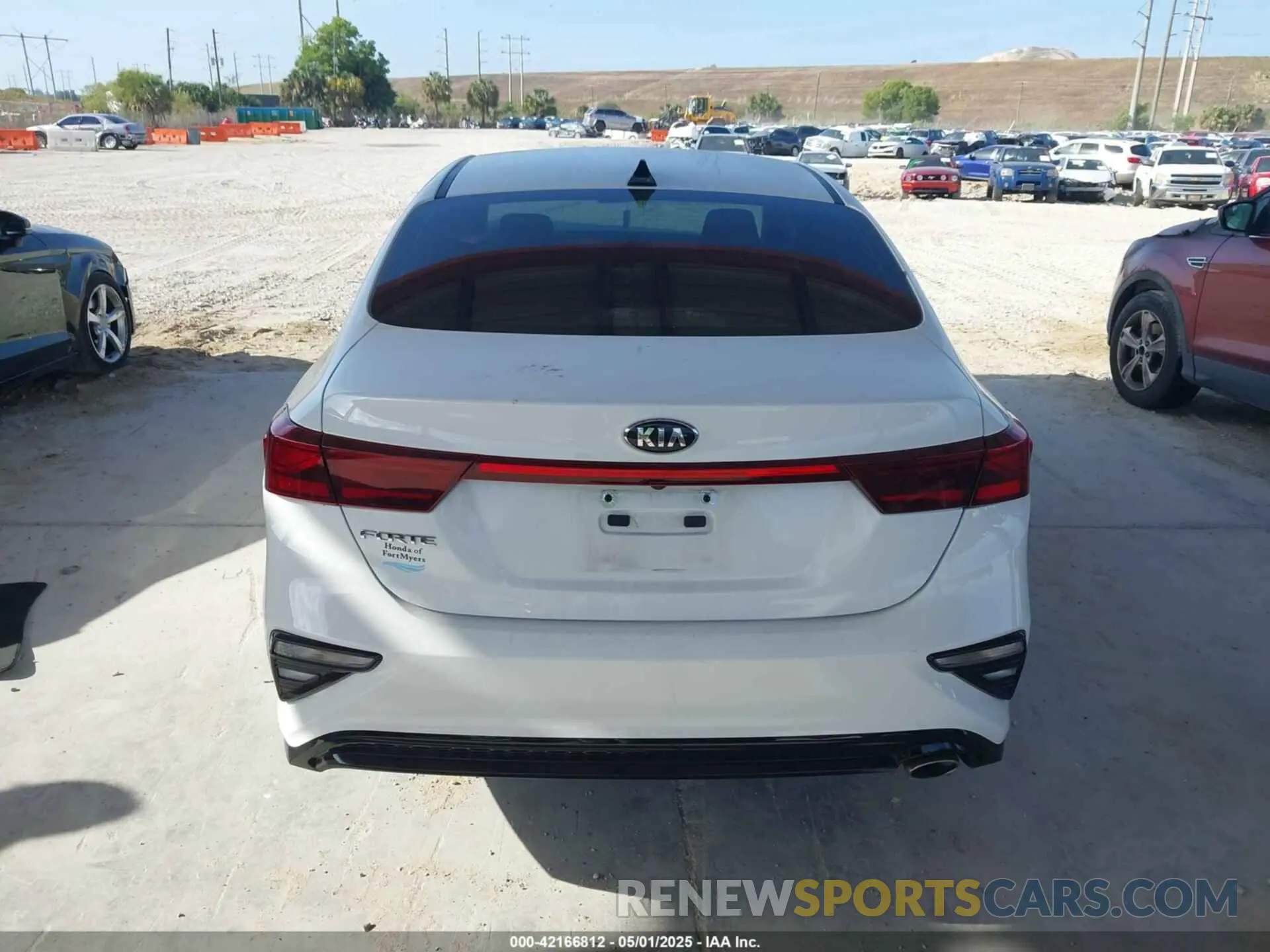 17 Photograph of a damaged car 3KPF24AD7ME340143 KIA FORTE 2021