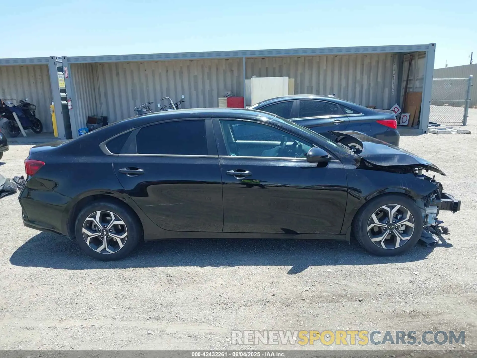 14 Photograph of a damaged car 3KPF24AD7ME341566 KIA FORTE 2021