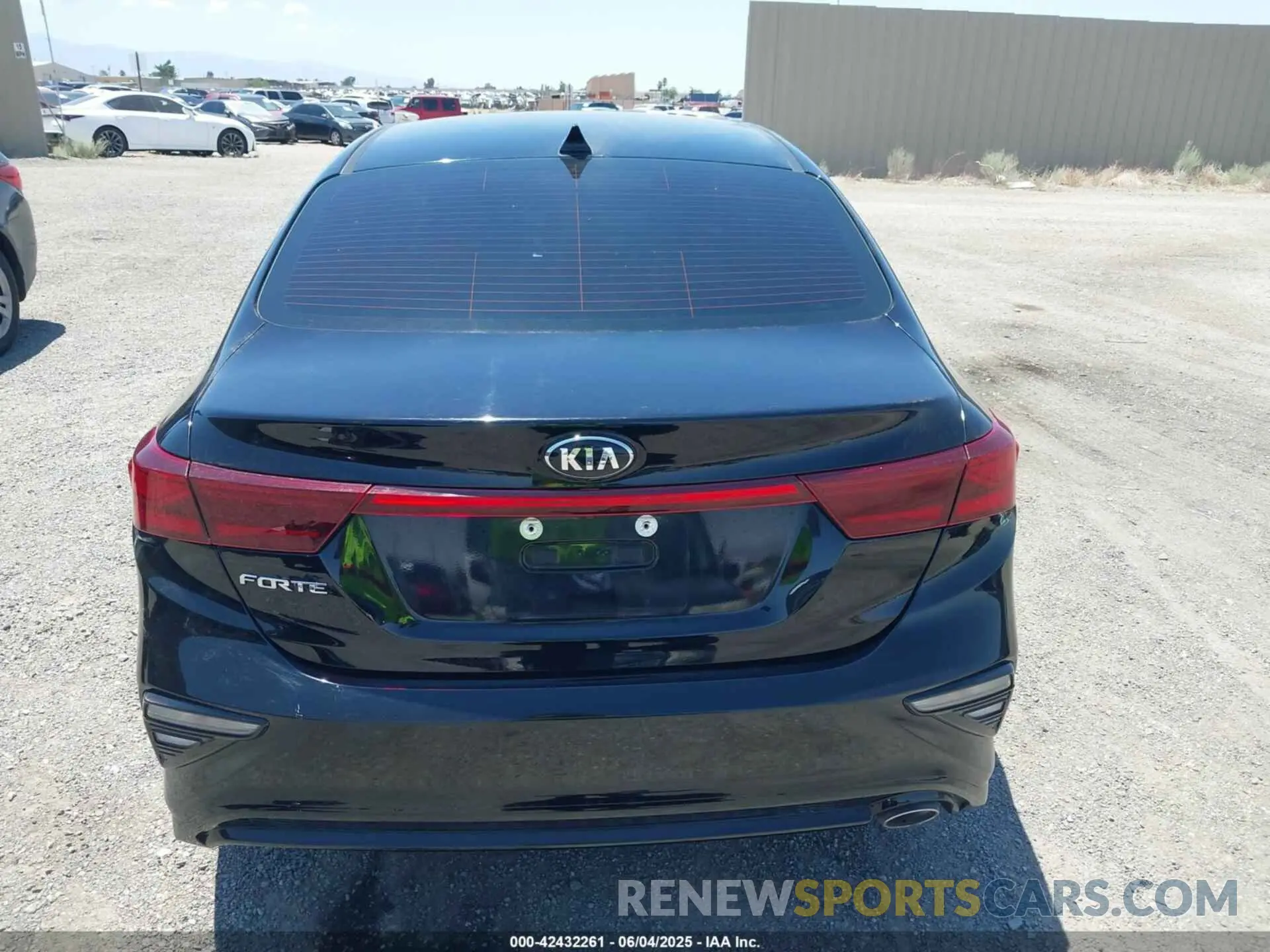 17 Photograph of a damaged car 3KPF24AD7ME341566 KIA FORTE 2021