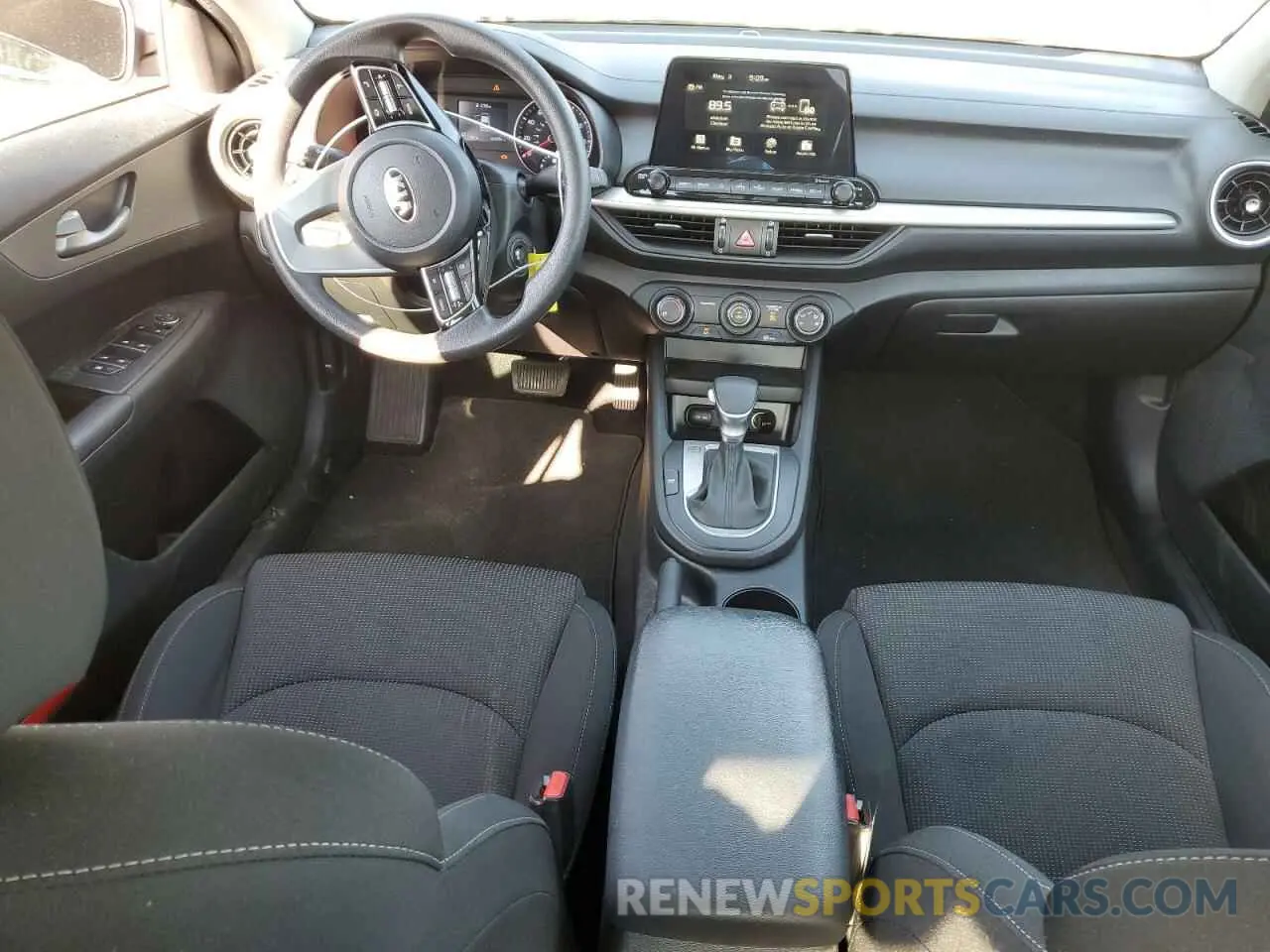 8 Фотография поврежденного автомобиля 3KPF24AD7ME371702 KIA FORTE 2021