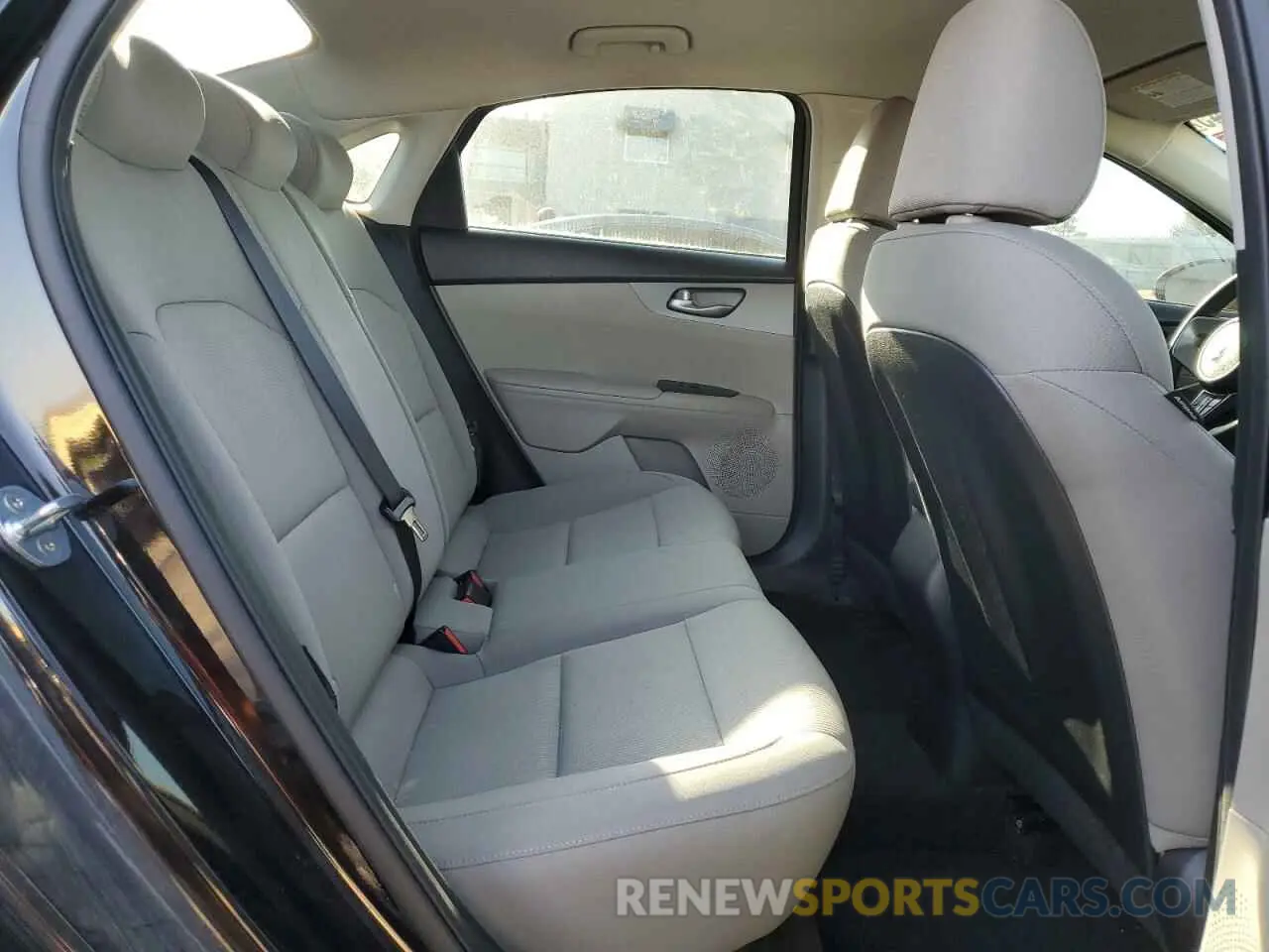 10 Фотография поврежденного автомобиля 3KPF24AD7ME373627 KIA FORTE 2021