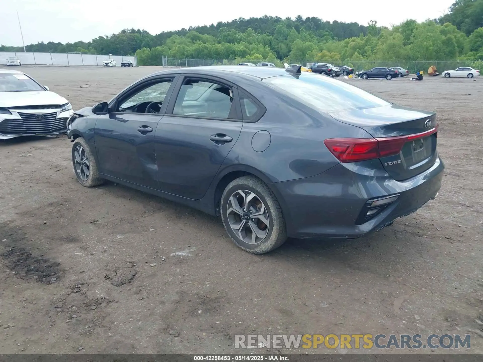 3 Фотография поврежденного автомобиля 3KPF24AD8ME266540 KIA FORTE 2021