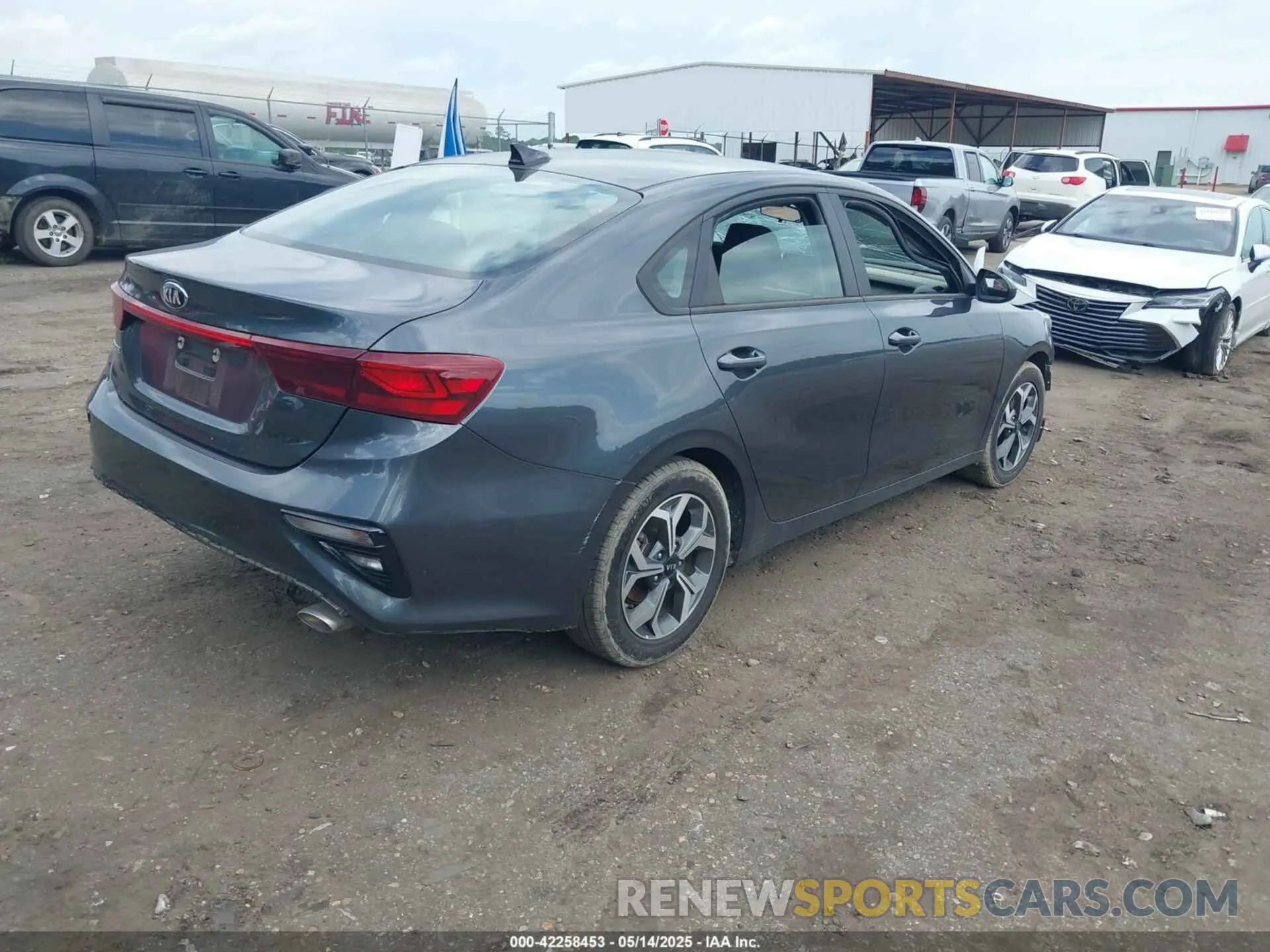 4 Фотография поврежденного автомобиля 3KPF24AD8ME266540 KIA FORTE 2021