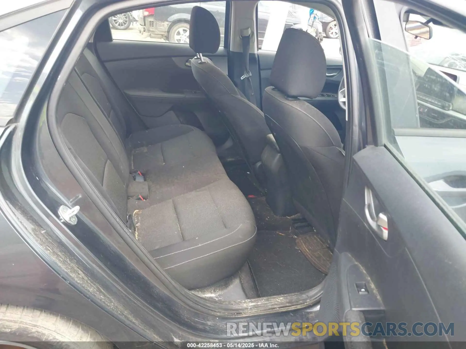 8 Фотография поврежденного автомобиля 3KPF24AD8ME266540 KIA FORTE 2021