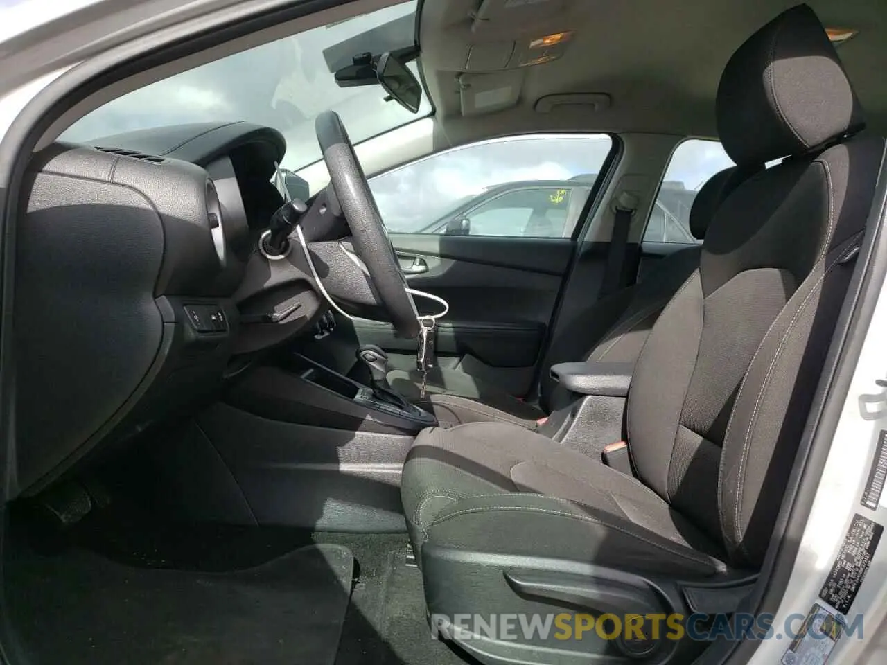 7 Фотография поврежденного автомобиля 3KPF24AD8ME272127 KIA FORTE 2021