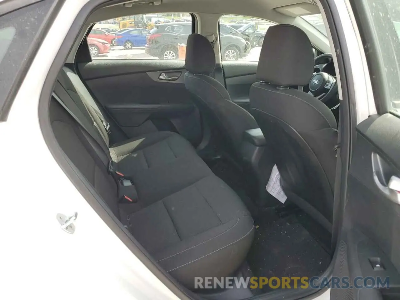 10 Фотография поврежденного автомобиля 3KPF24AD8ME382238 KIA FORTE 2021