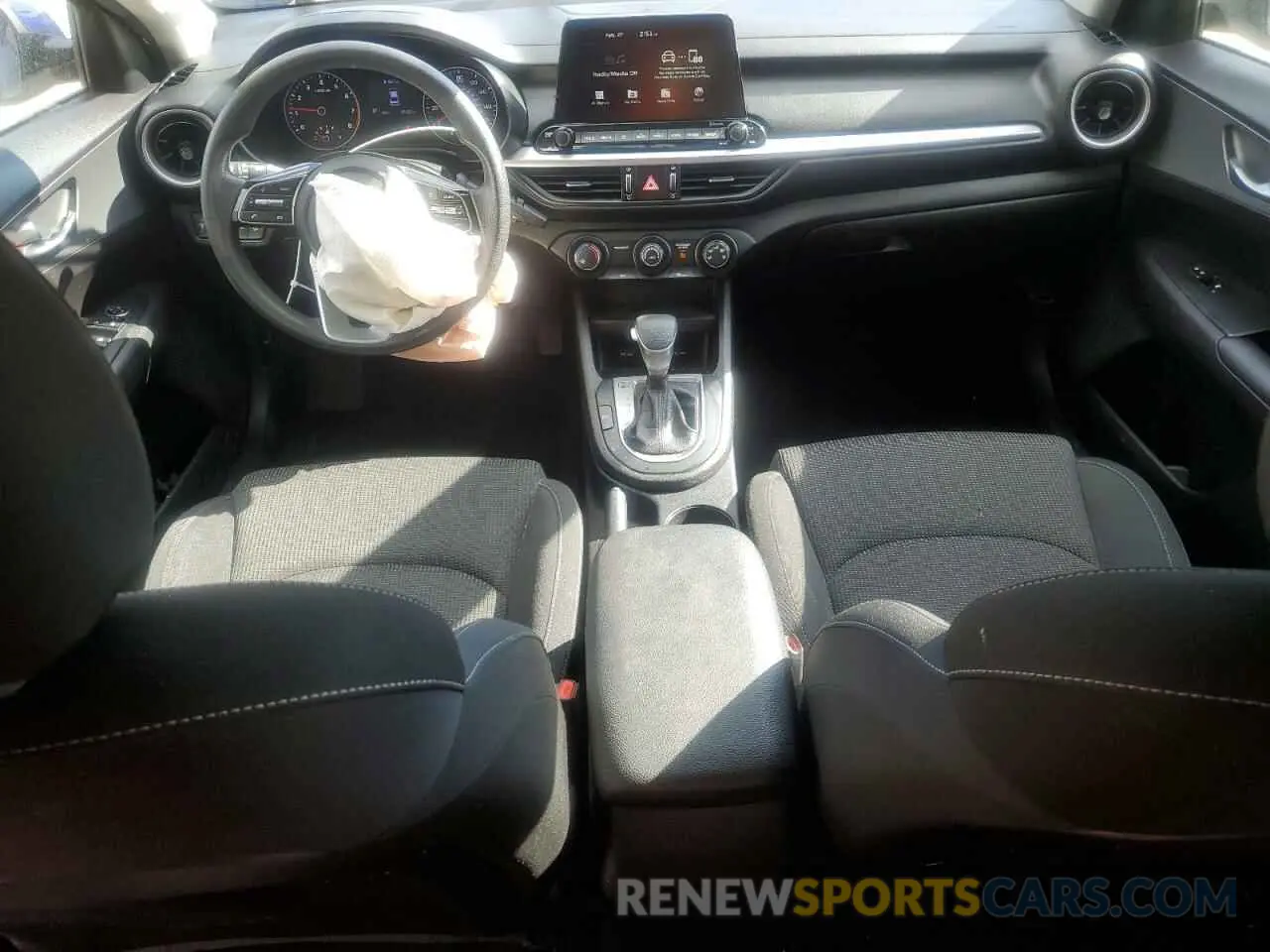 8 Фотография поврежденного автомобиля 3KPF24AD8ME405789 KIA FORTE 2021