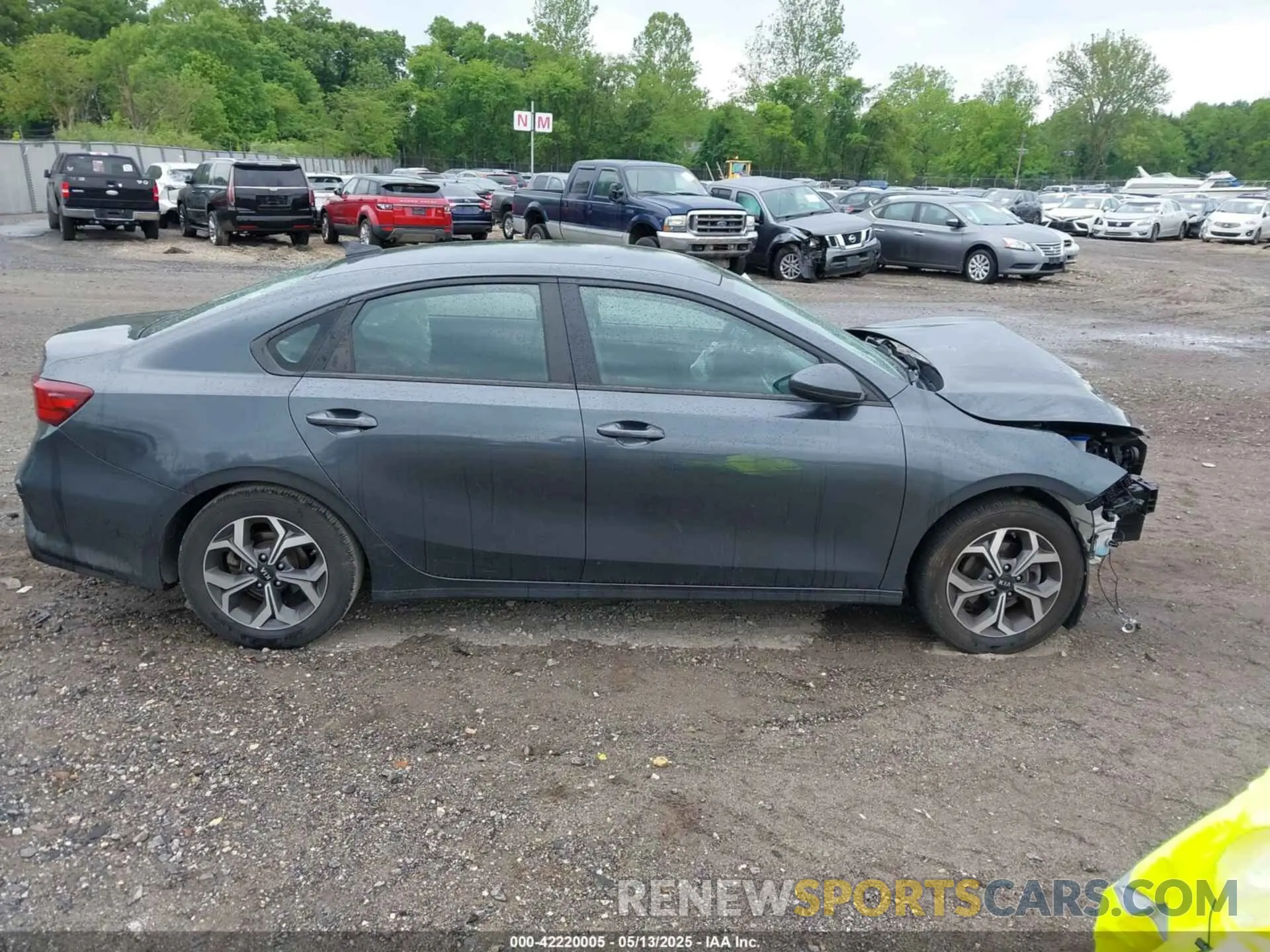 13 Photograph of a damaged car 3KPF24AD9ME283735 KIA FORTE 2021