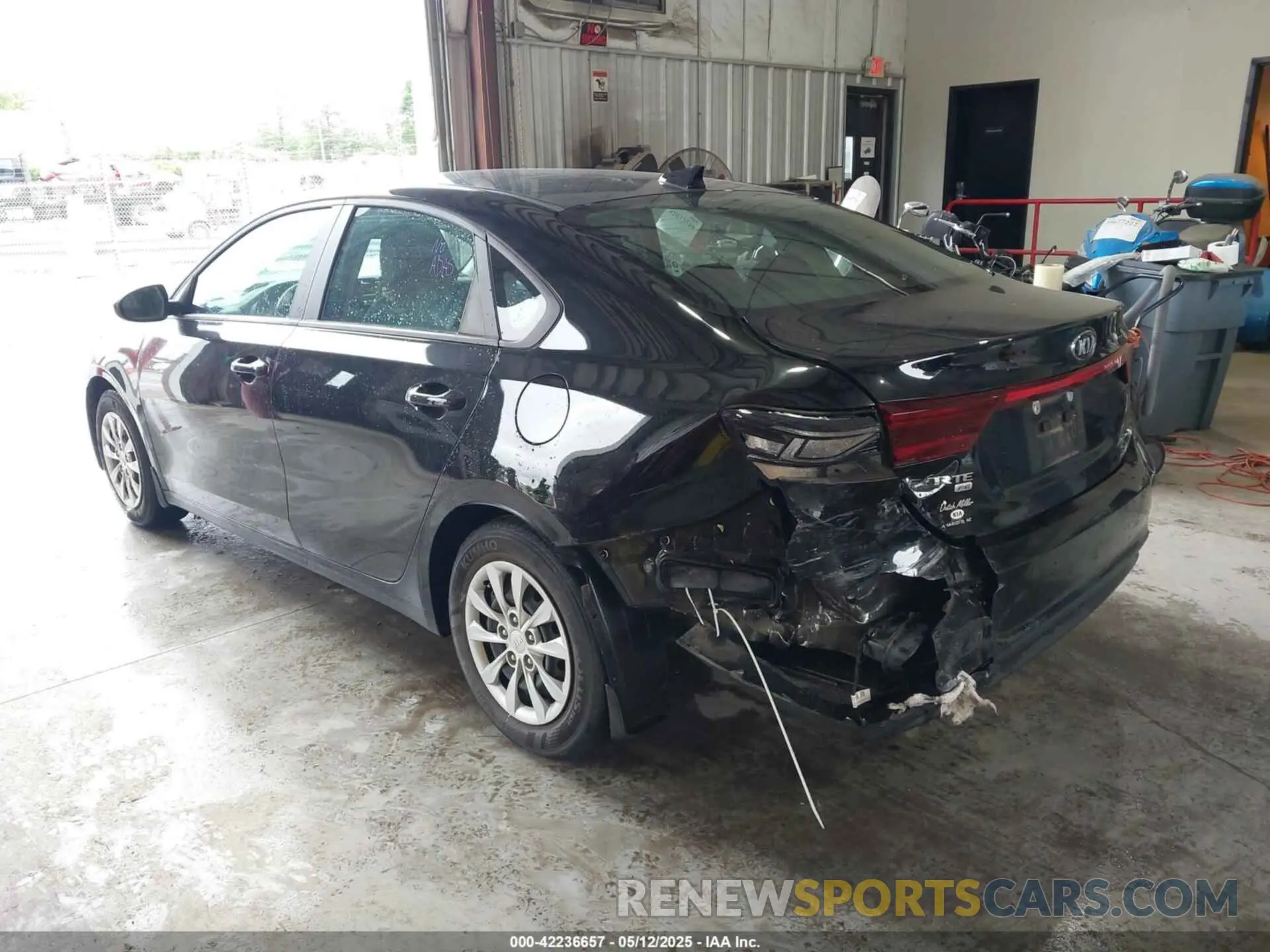 14 Photograph of a damaged car 3KPF24AD9ME326633 KIA FORTE 2021