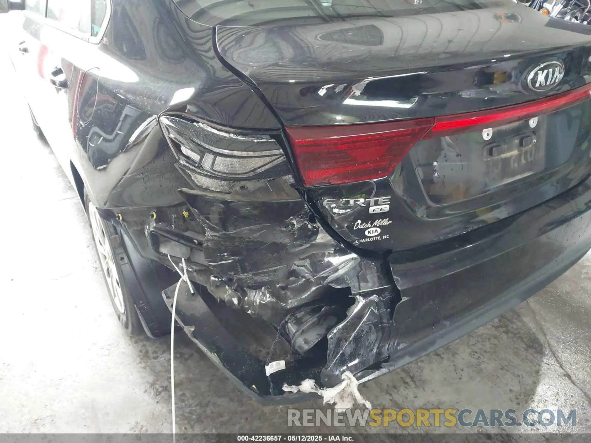 6 Photograph of a damaged car 3KPF24AD9ME326633 KIA FORTE 2021