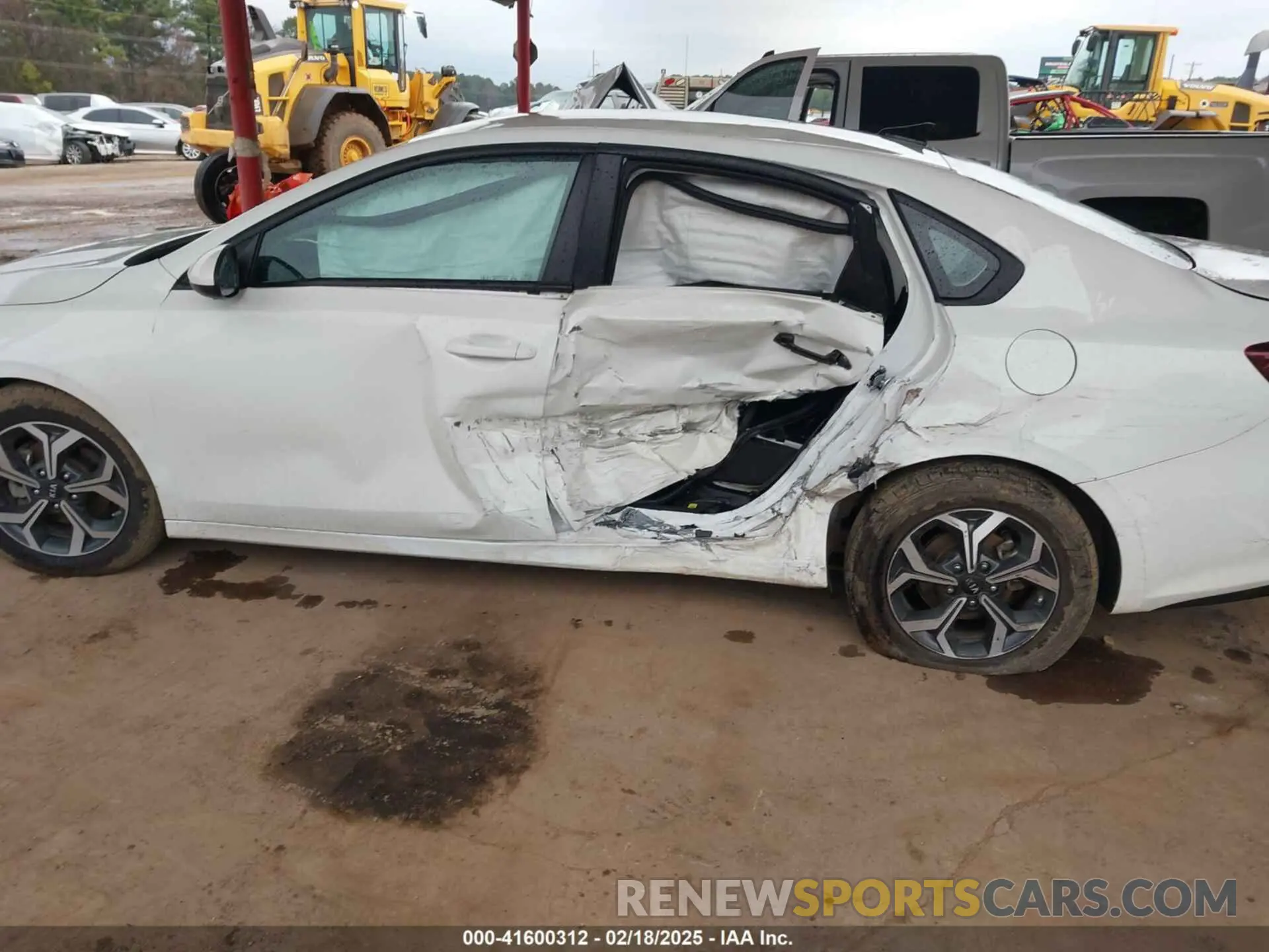 6 Фотография поврежденного автомобиля 3KPF24AD9ME329578 KIA FORTE 2021