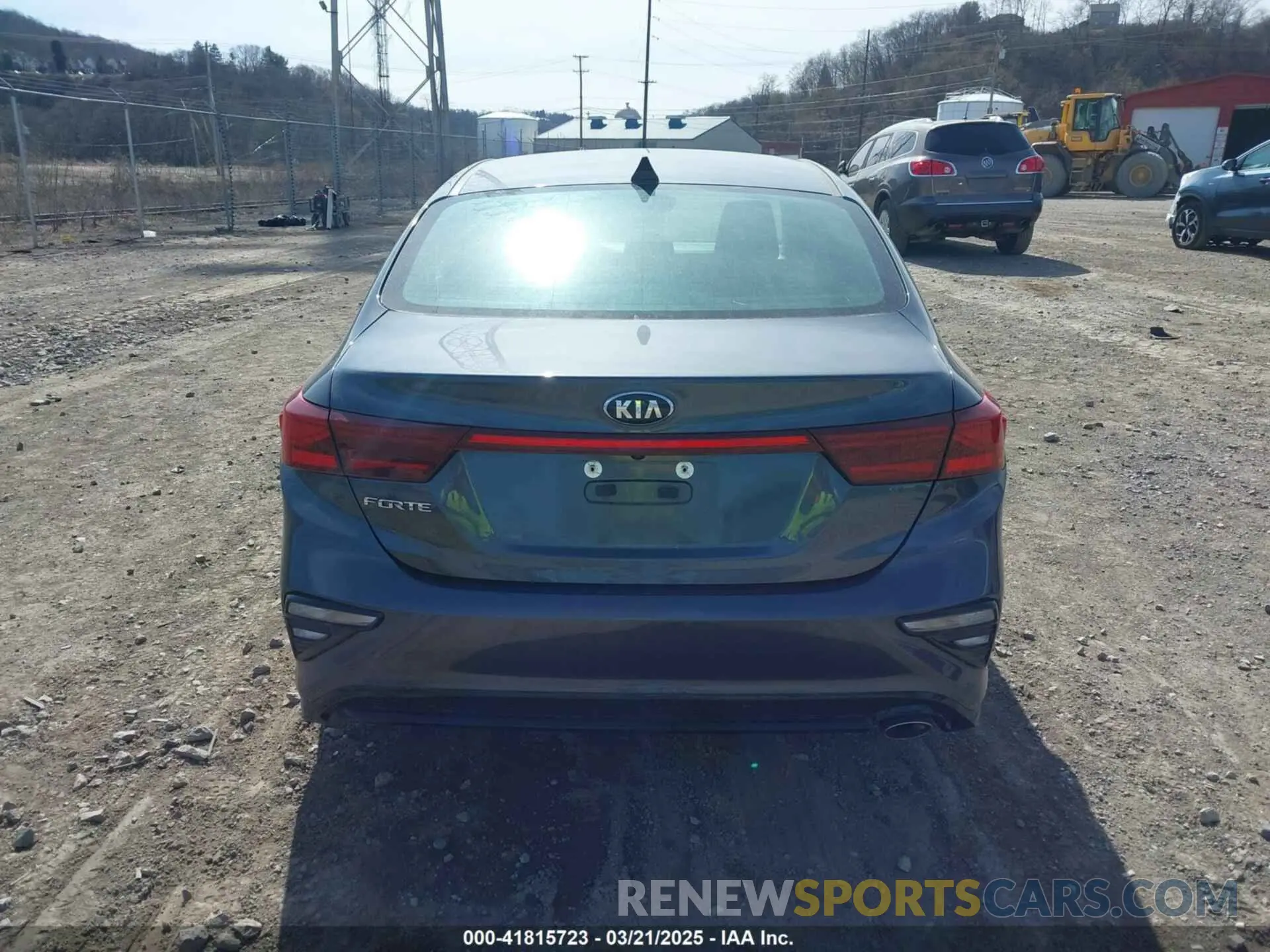 17 Photograph of a damaged car 3KPF24AD9ME409155 KIA FORTE 2021