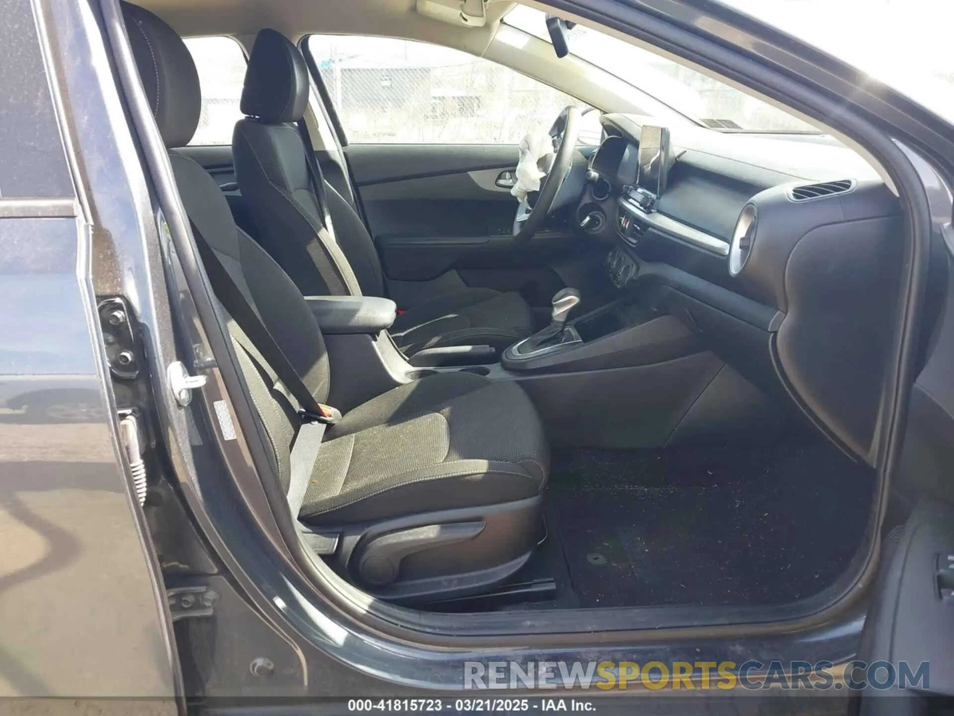5 Photograph of a damaged car 3KPF24AD9ME409155 KIA FORTE 2021